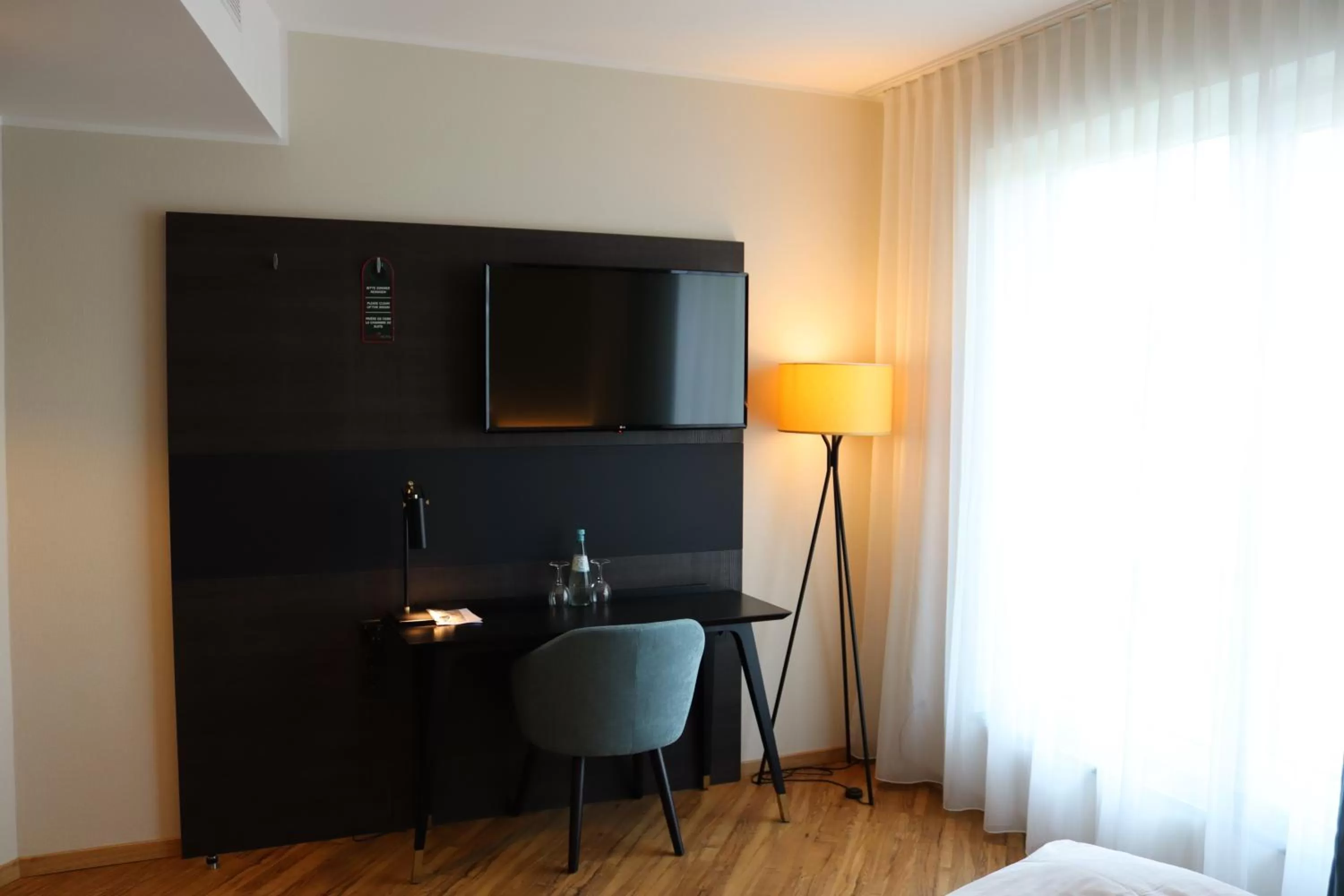 Photo of the whole room in EINSTEIN Hotel am Römerpark