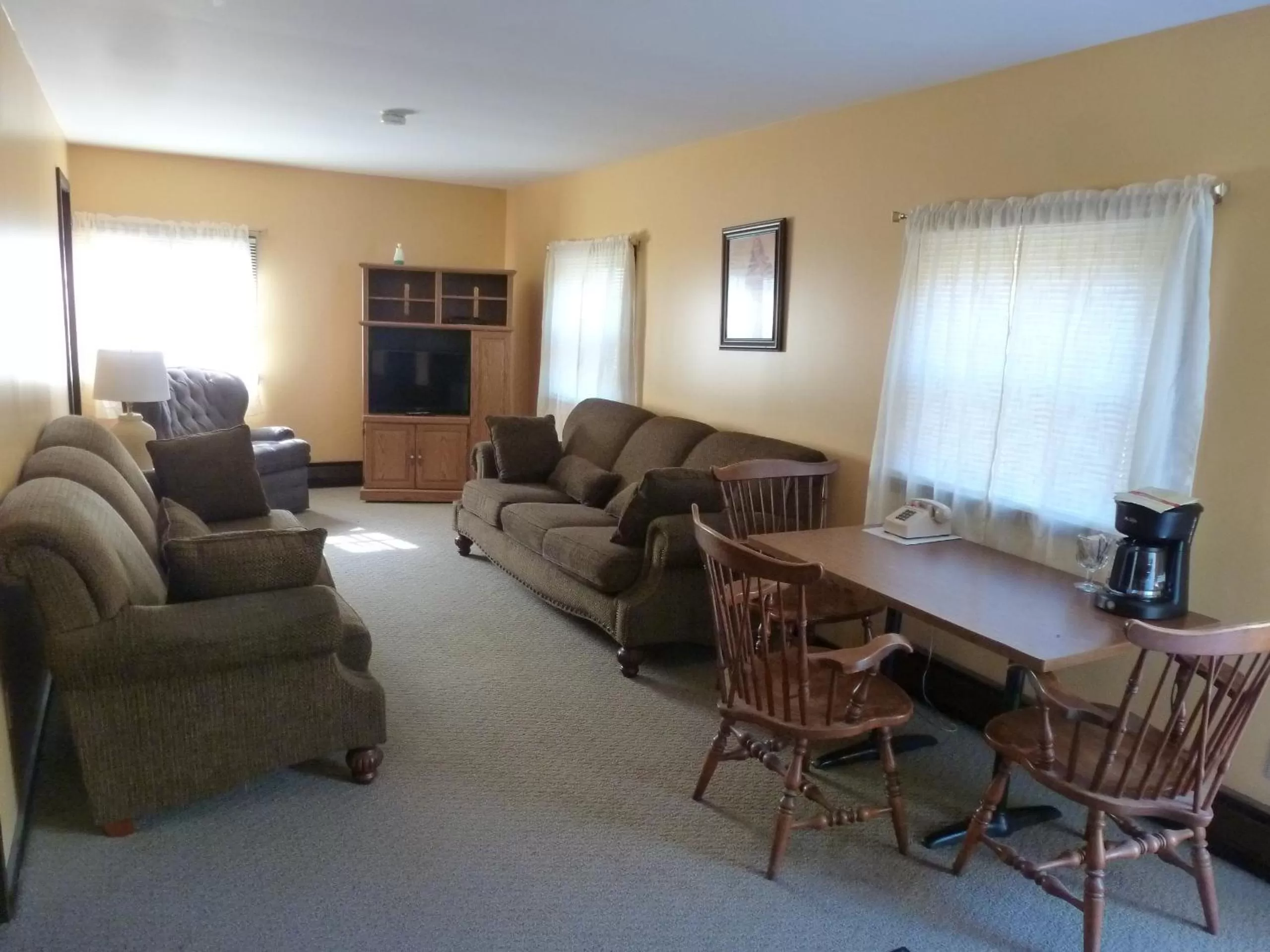 Communal lounge/ TV room, Seating Area in Viking Motel