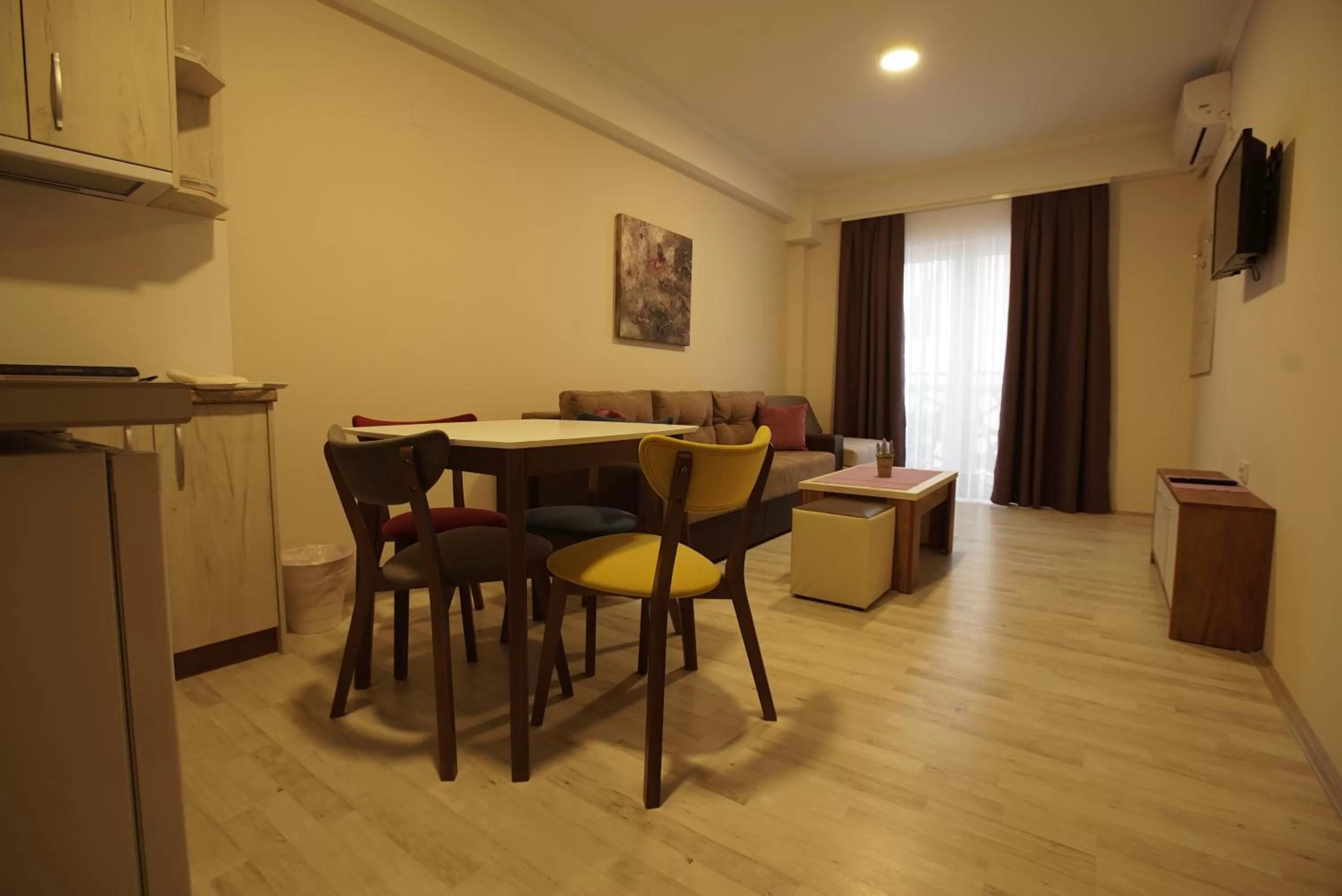 Dining Area in Boulevard Apartments