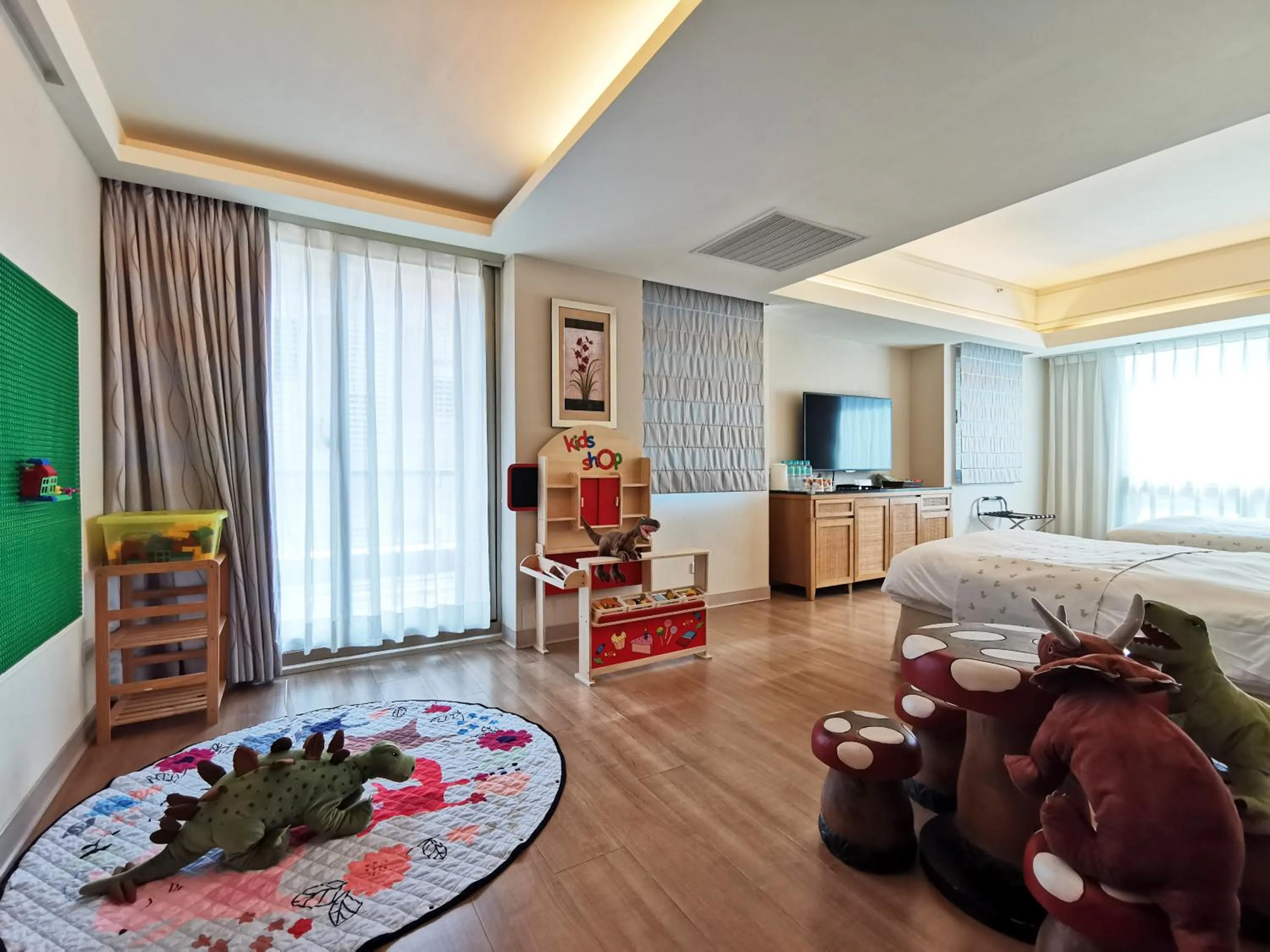 Photo of the whole room, Seating Area in Azure Hotel