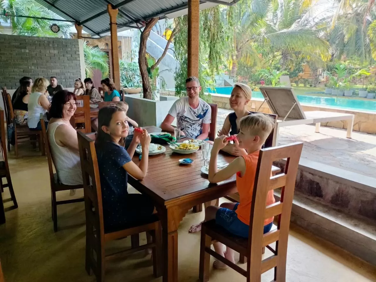 Restaurant/places to eat in Optimum Residencies