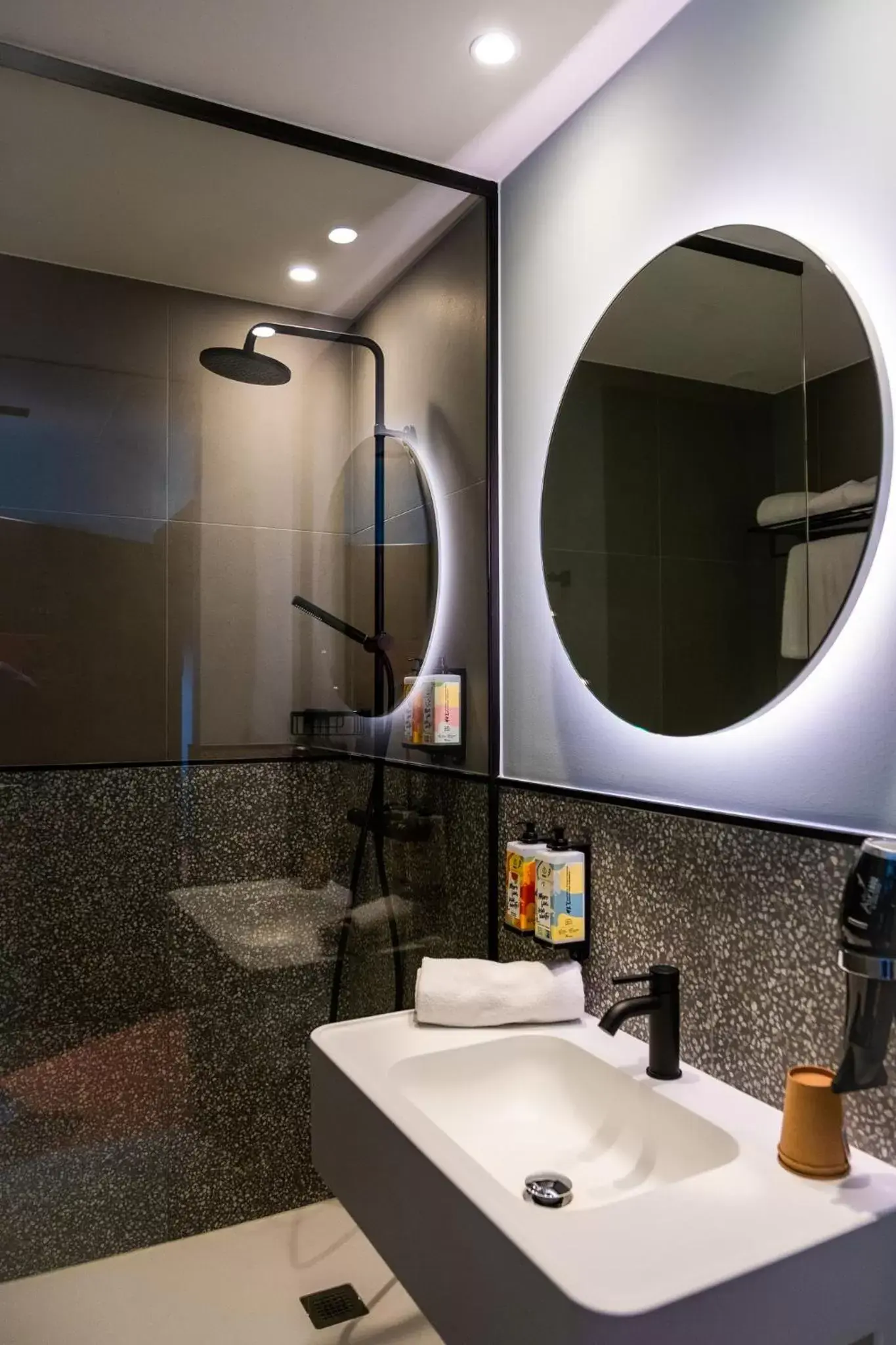 Double Room - Disability Access in Mah Hotel Double Room - Disability Access in Mah Hotel