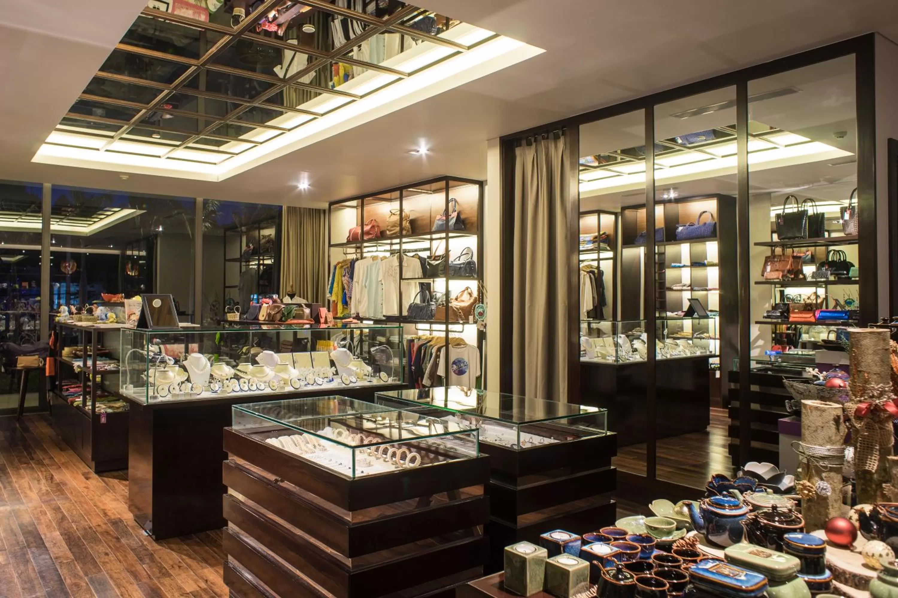 On-site shops in Salinda Resort Phu Quoc - Sparkling Wine Breakfast