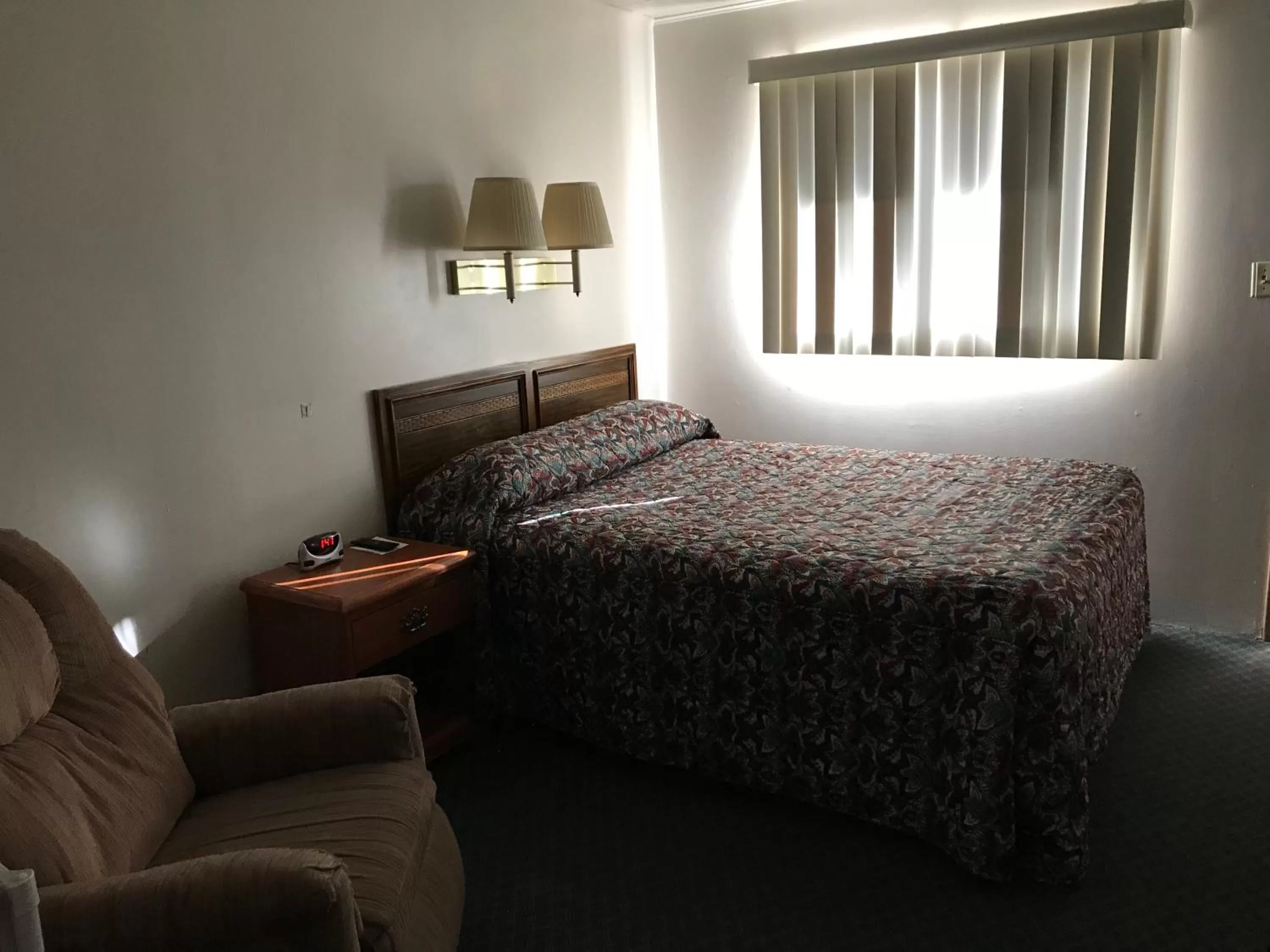 Photo of the whole room in Motel Grand