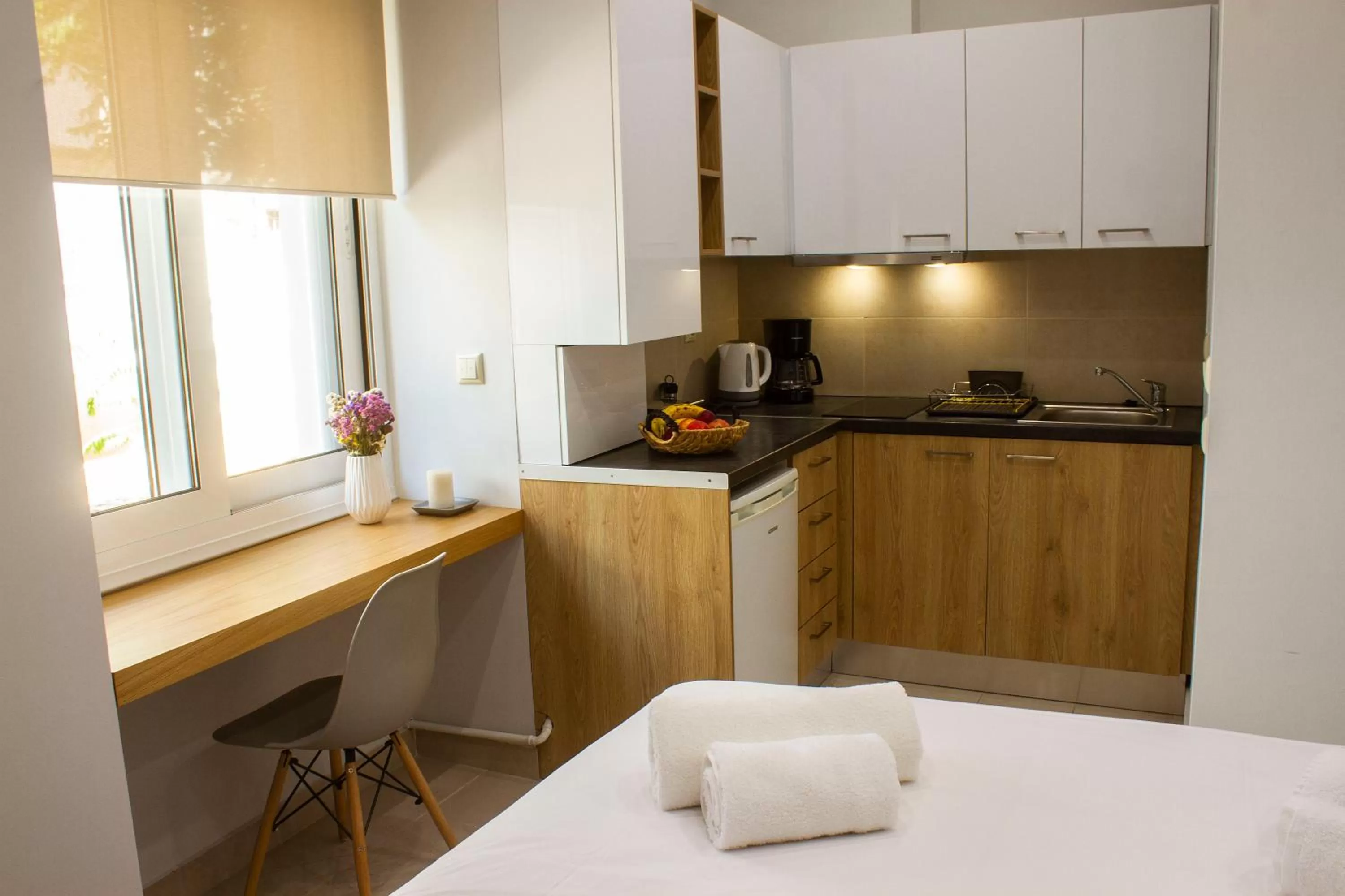 Kitchen or kitchenette in 12 Keys Athens Apartments