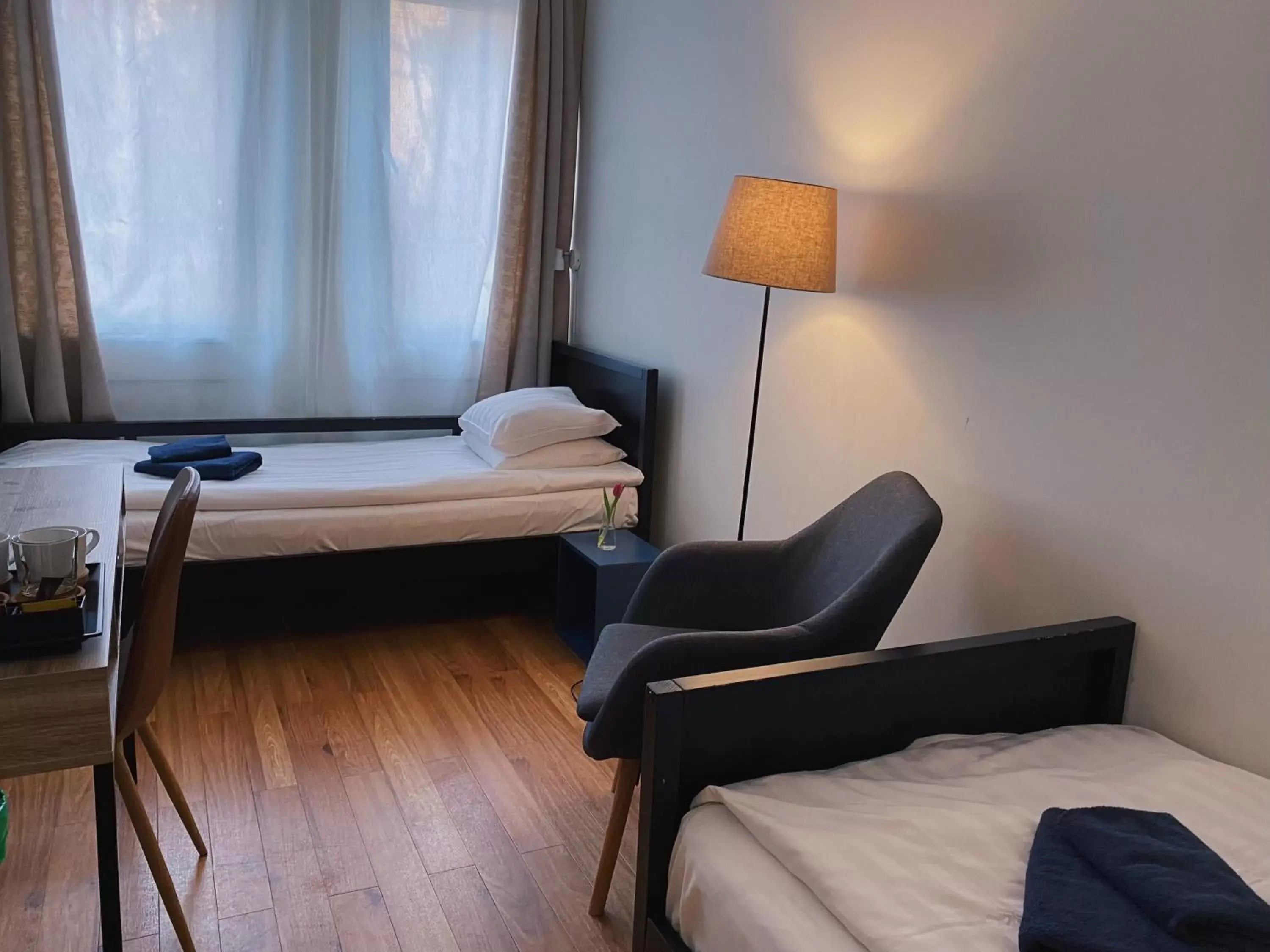 Standard Twin Room in LA Hotel Standard Twin Room in LA Hotel