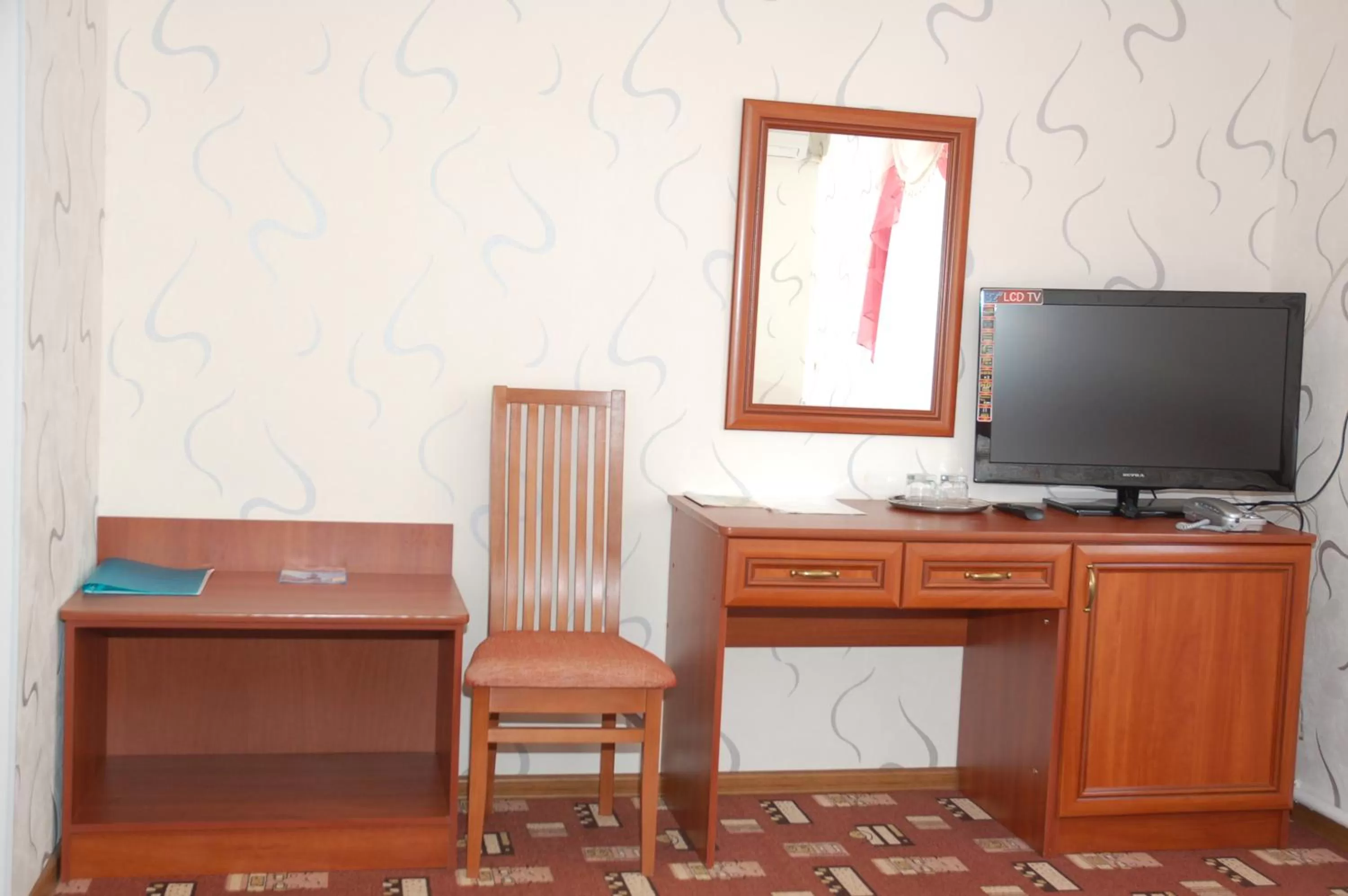 Shower, TV/Entertainment Center in Galian Hotel