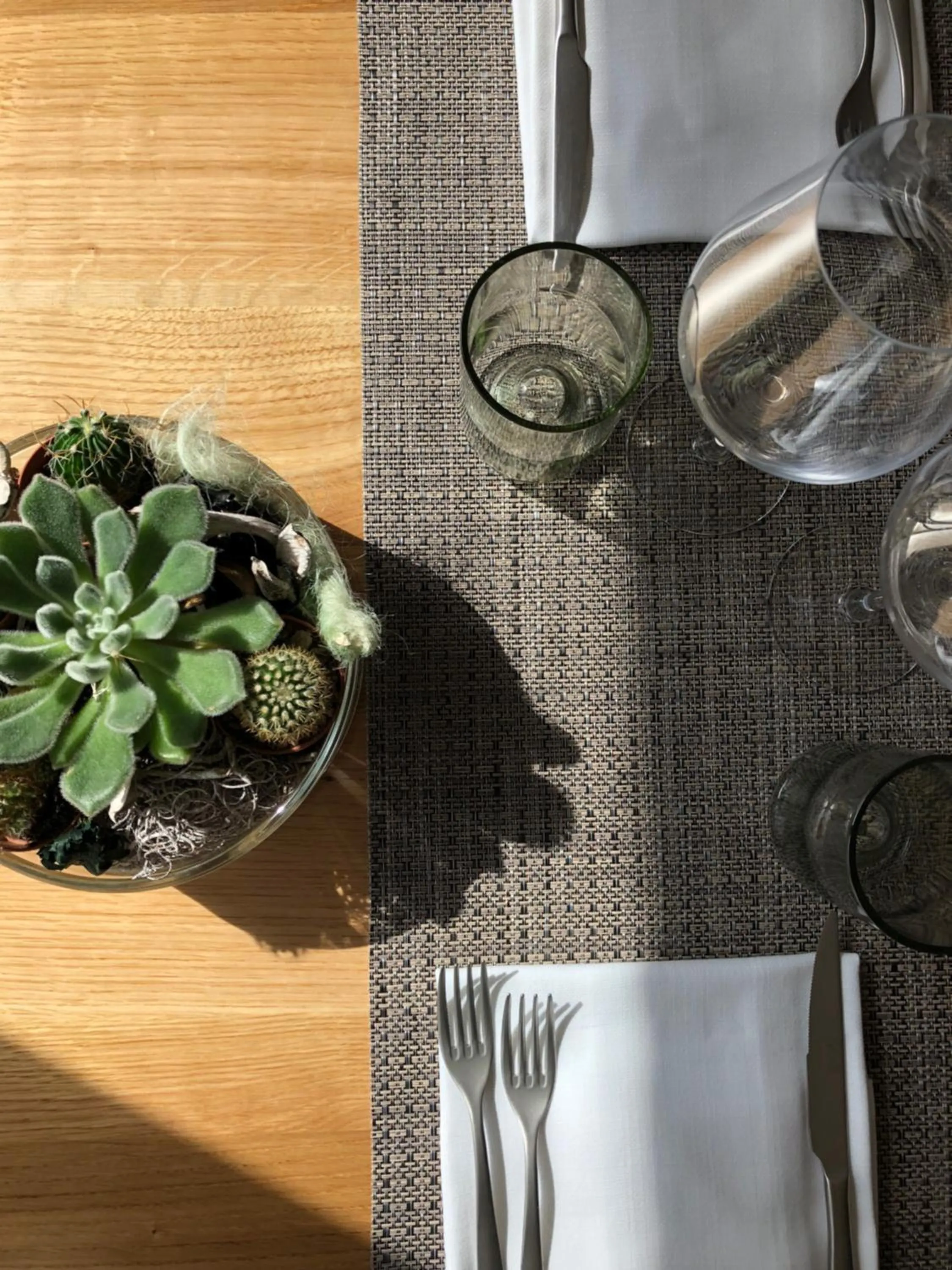 Restaurant/places to eat in Love & Fama Hotel