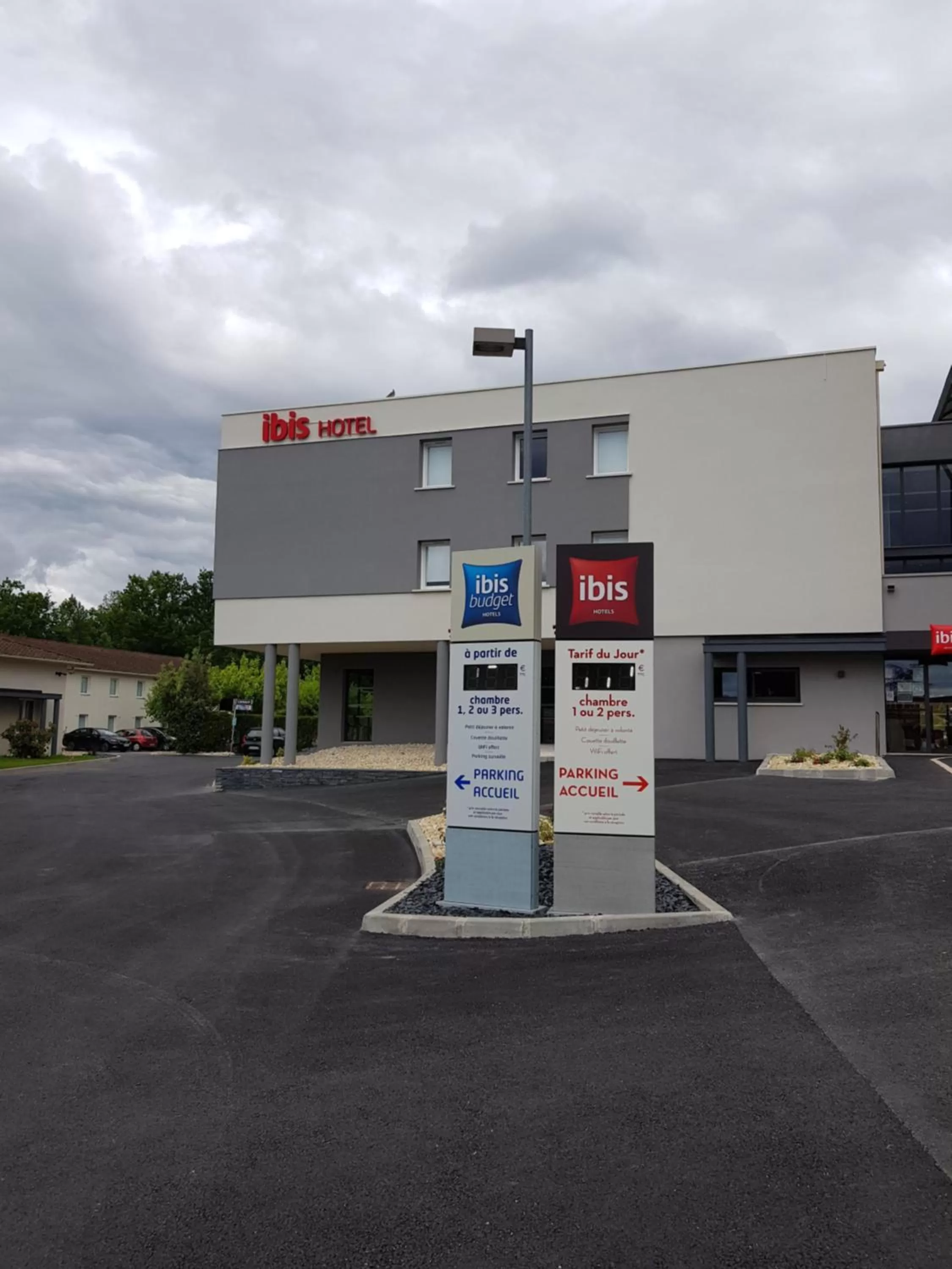 Property building in ibis Cahors