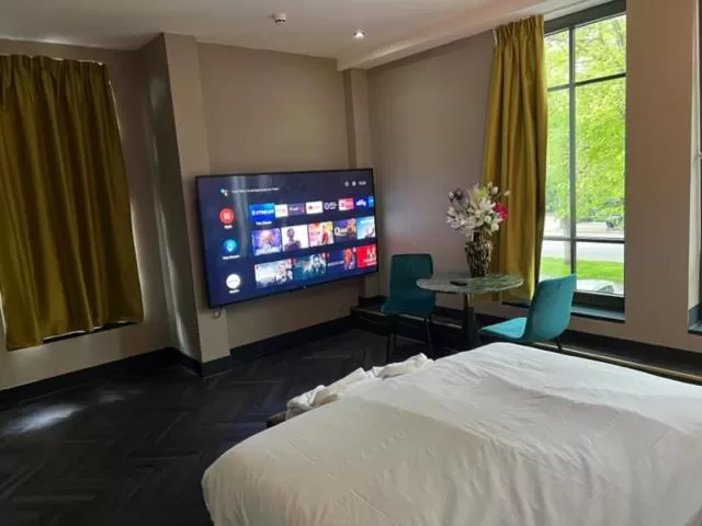 TV and multimedia, Bed in Triple G Hotels