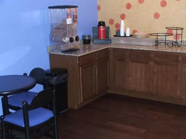 Food in Americas Best Value Inn Waco - Franklin Avenue