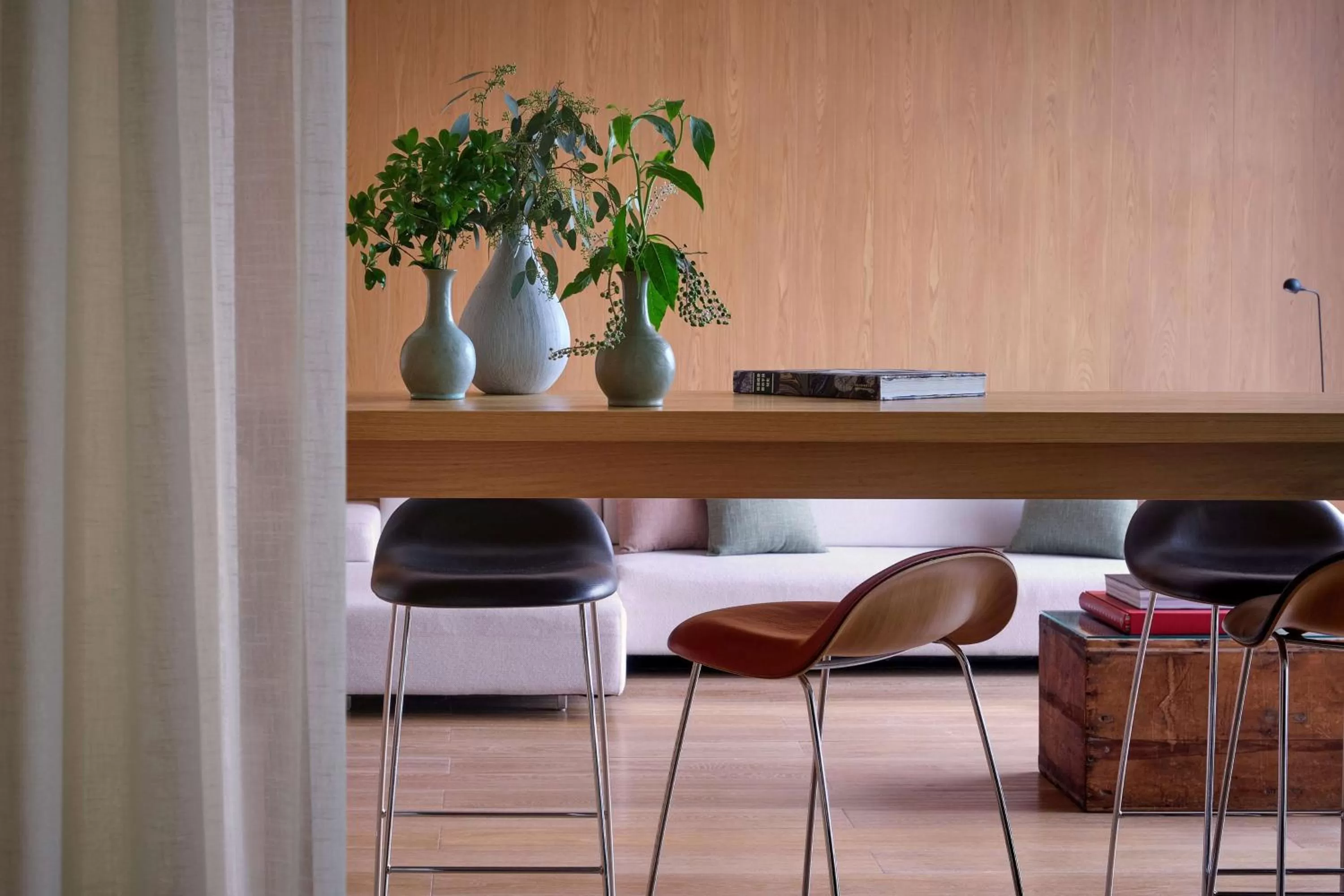 Photo of the whole room in The Opposite House