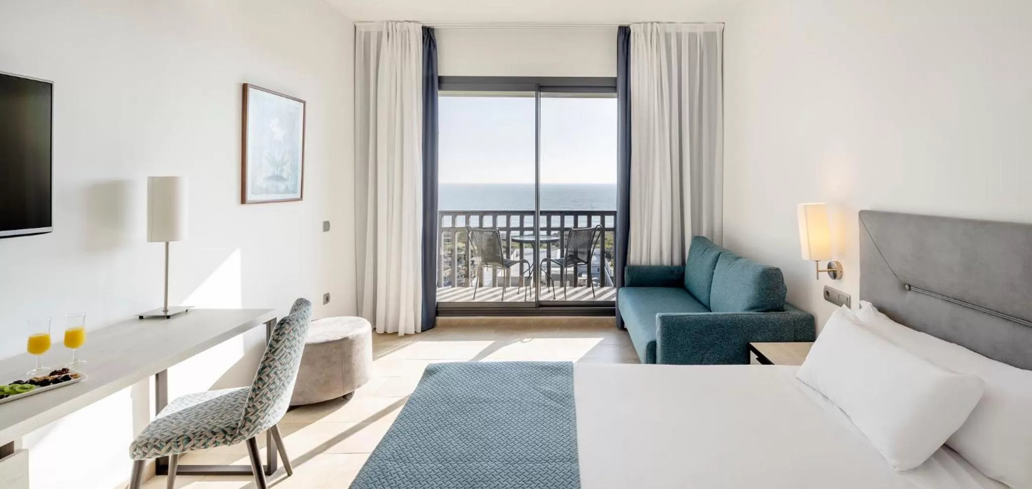 Bedroom in Ilunion Calas de Conil