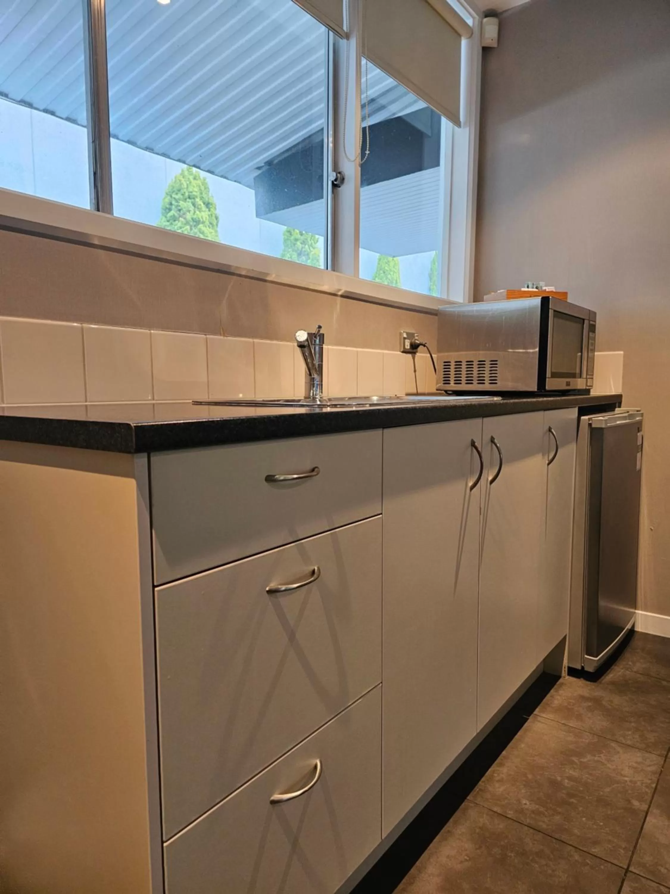 Kitchen or kitchenette in The Avenue