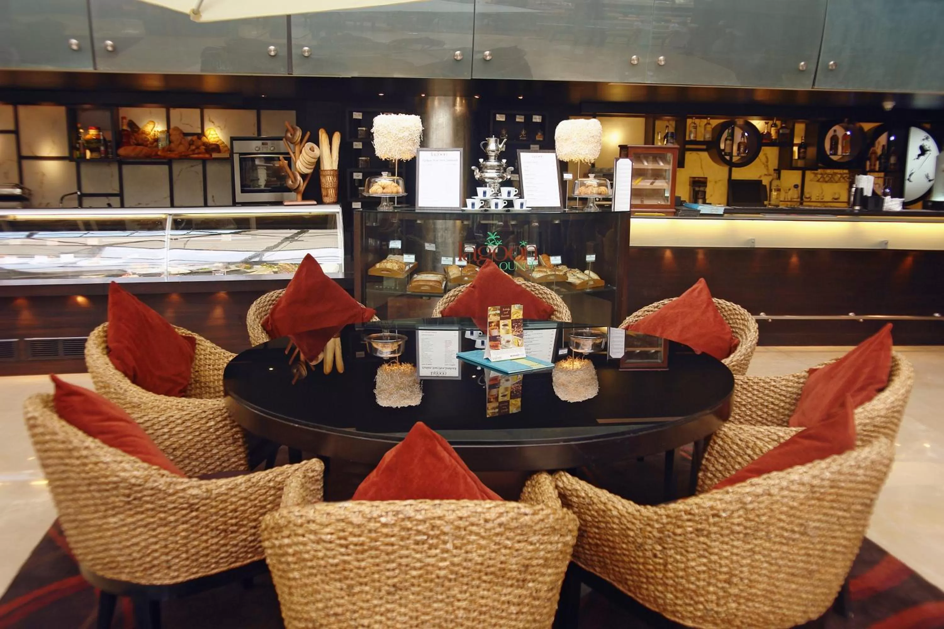 Restaurant/places to eat in Hotel Sahara Star