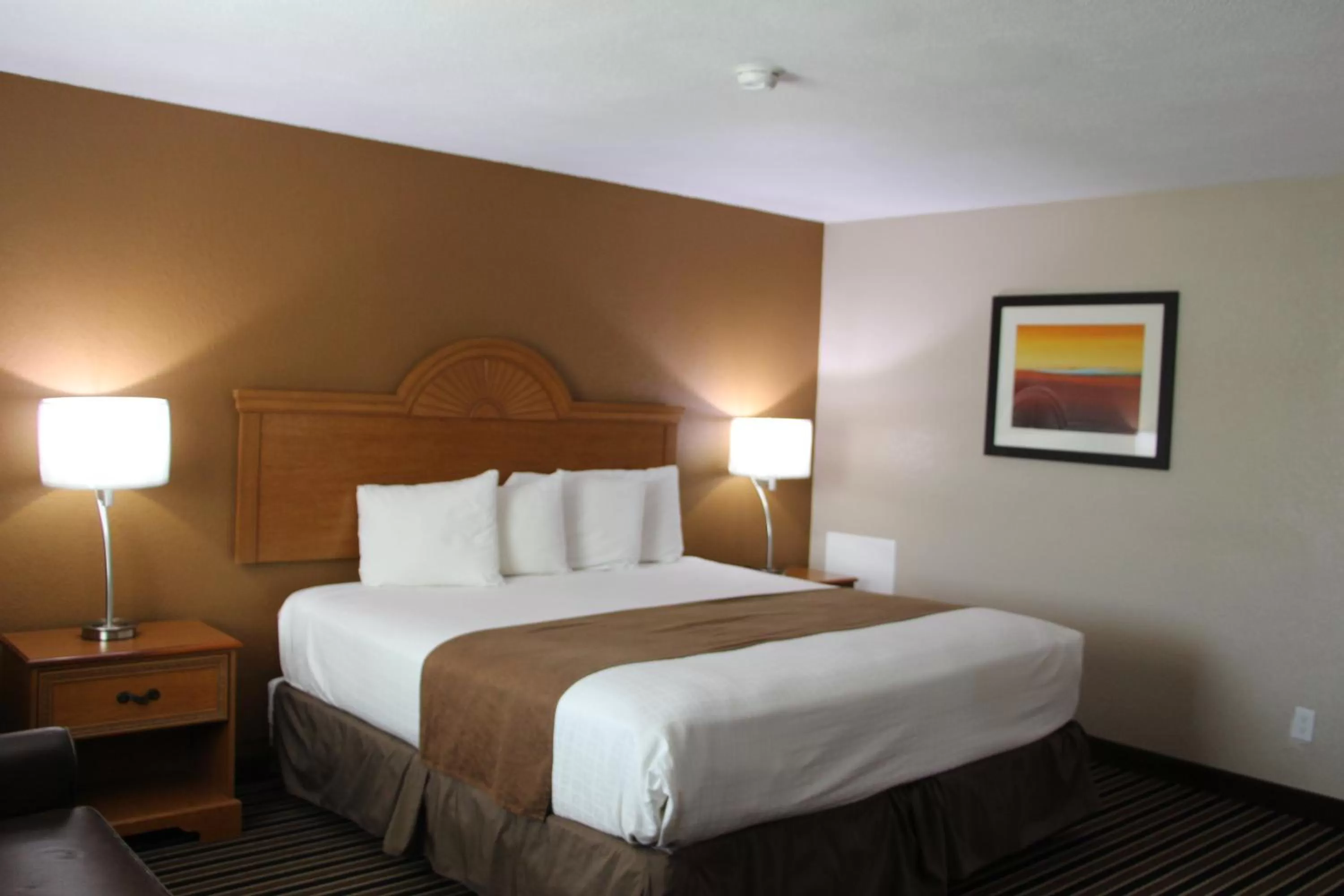 Bedroom, Bed in Westbridge Inn & Suites