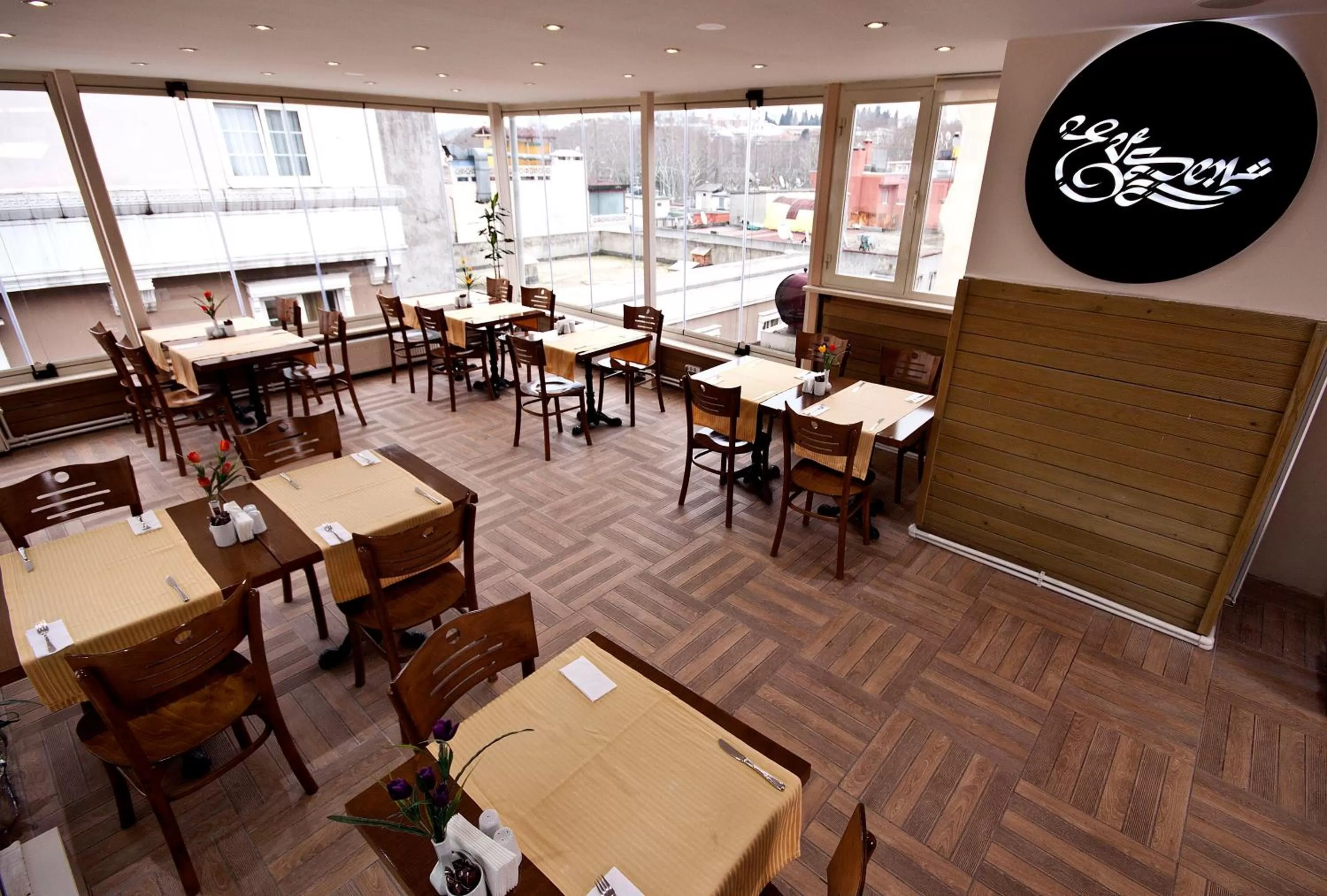 Restaurant/places to eat in Hotel Evsen