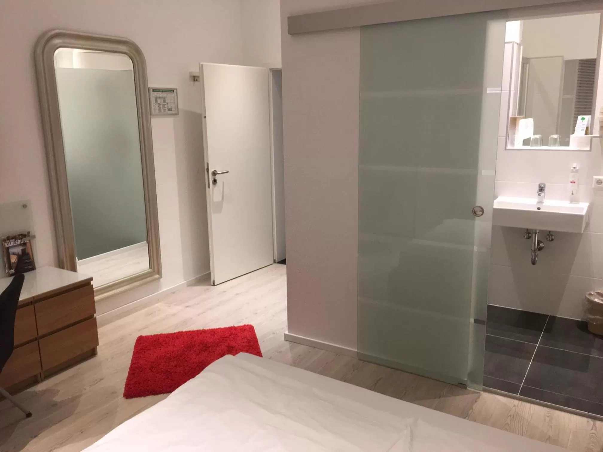 Photo of the whole room in Hotel Barbarossa Karlsruhe Stadtmitte