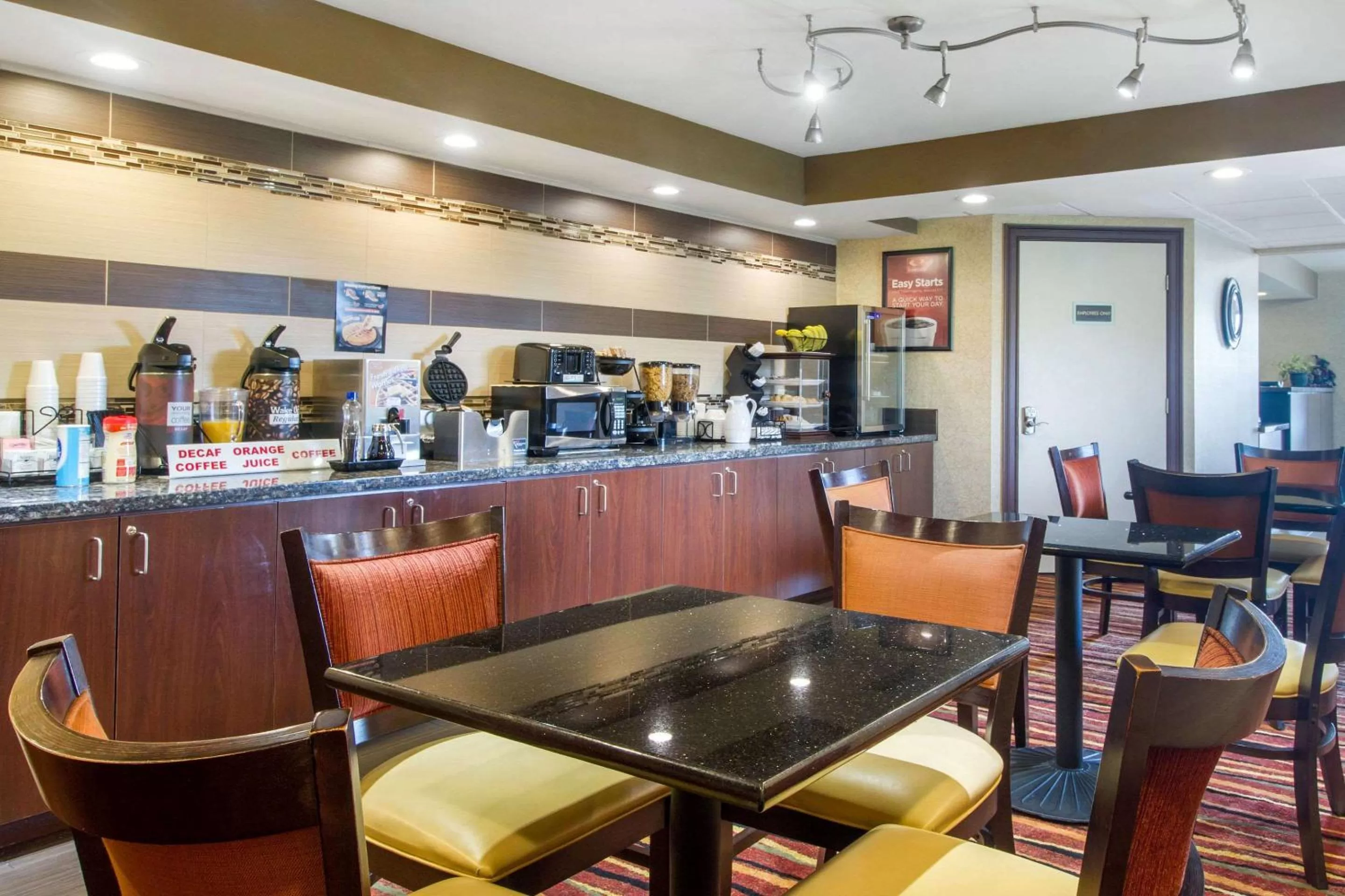 Restaurant/places to eat in Econo Lodge
