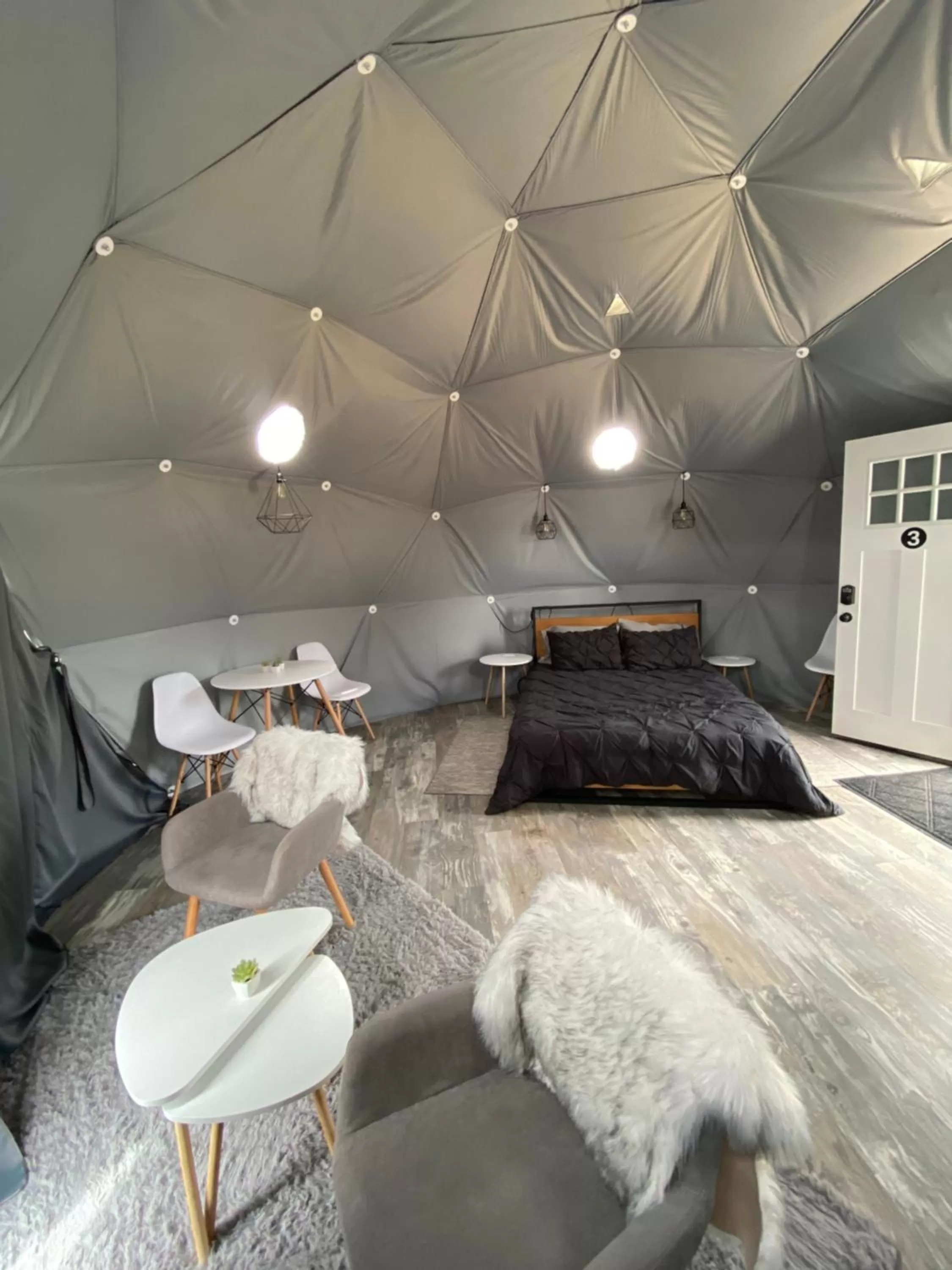 Bed in Blue Mountain Domes - The WOW Experience
