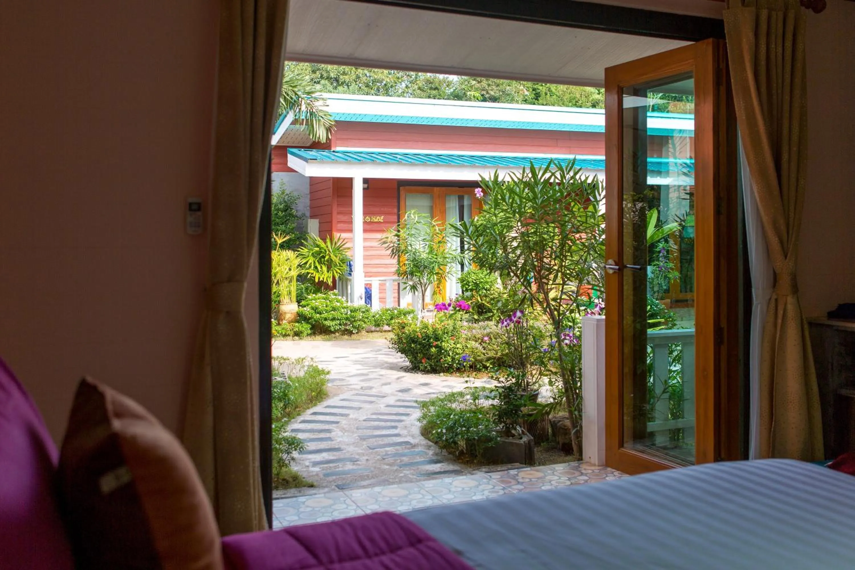 Property building, Bed in Thai Smile Bungalows