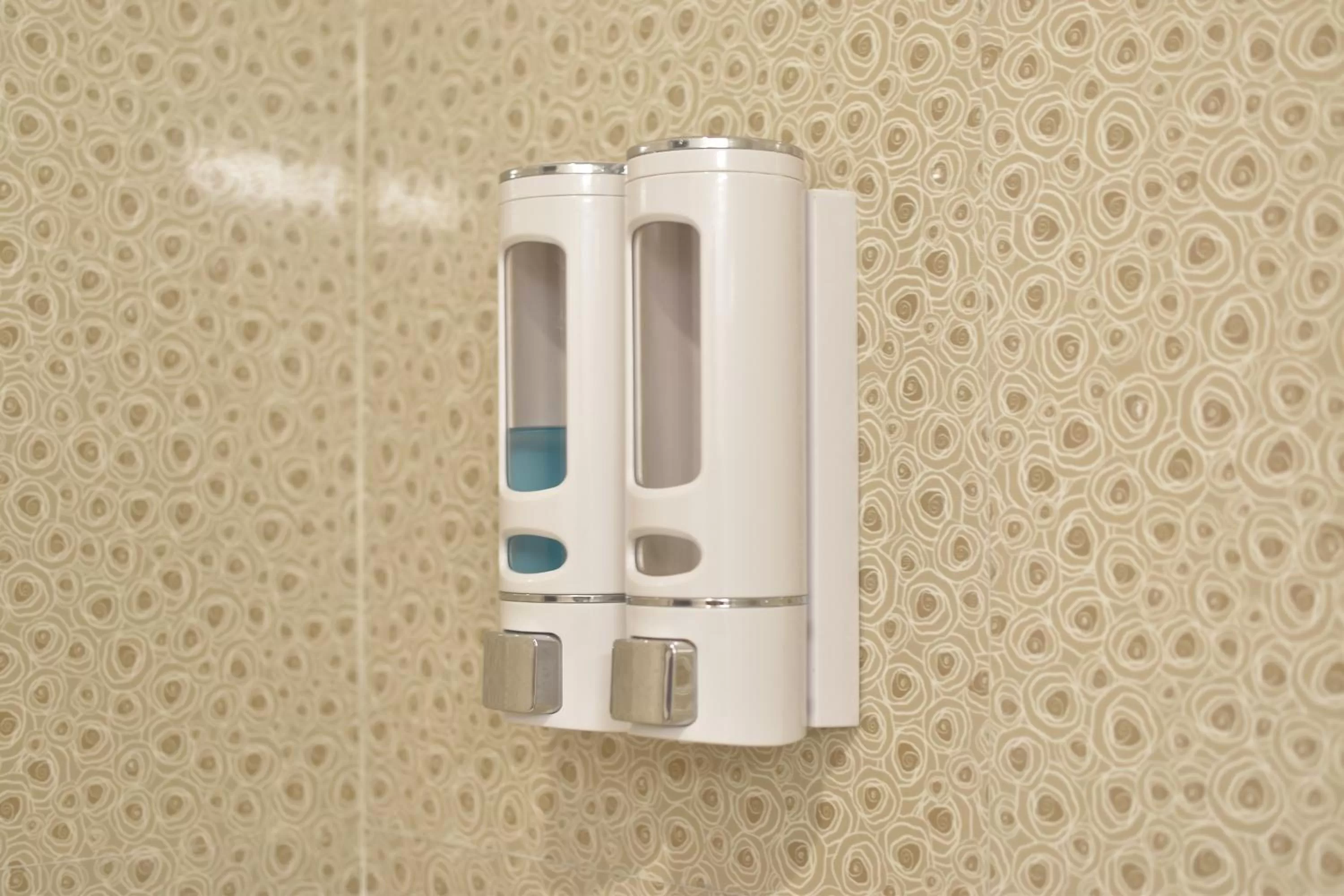 Shower, Coffee/Tea Facilities in The Royal Castle AC Centralized