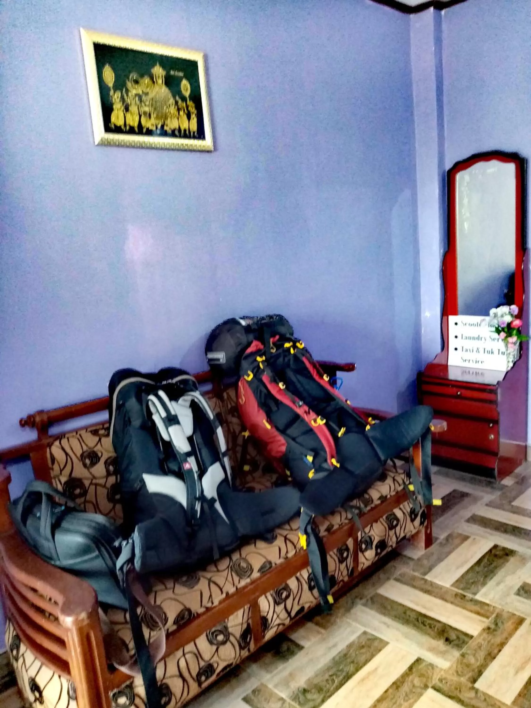 People in The Horizon Root Inn