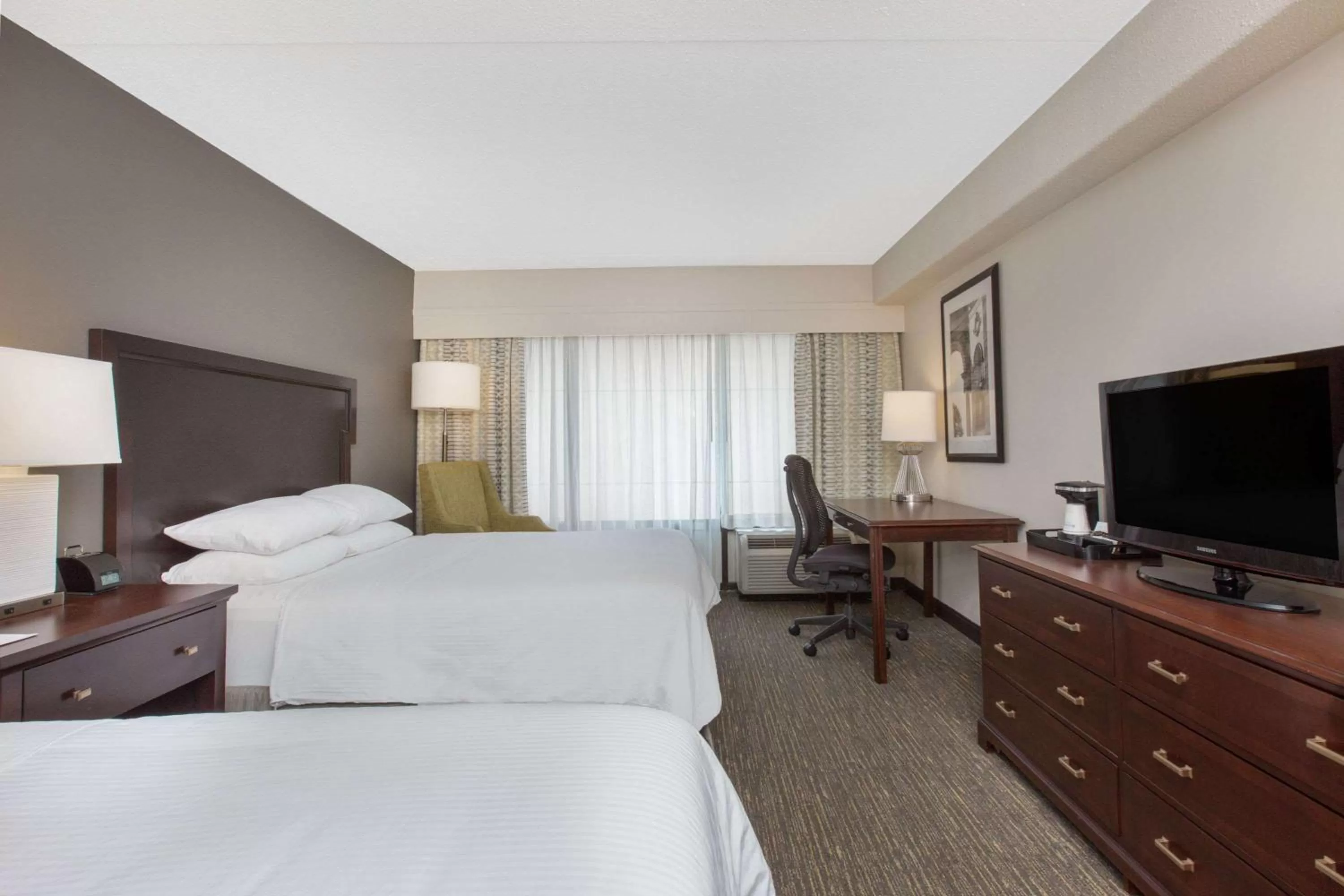 Photo of the whole room, Bed in Wyndham Philadelphia-Historic District