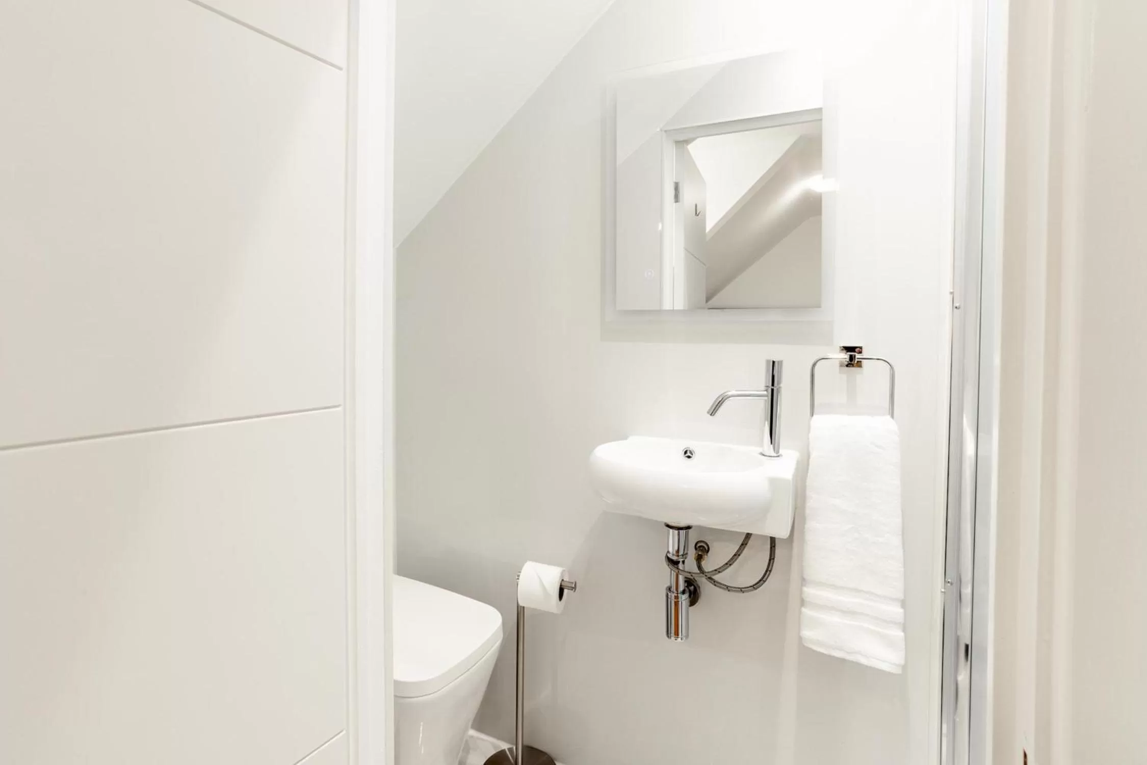 Bathroom in Cambridge House Hotel