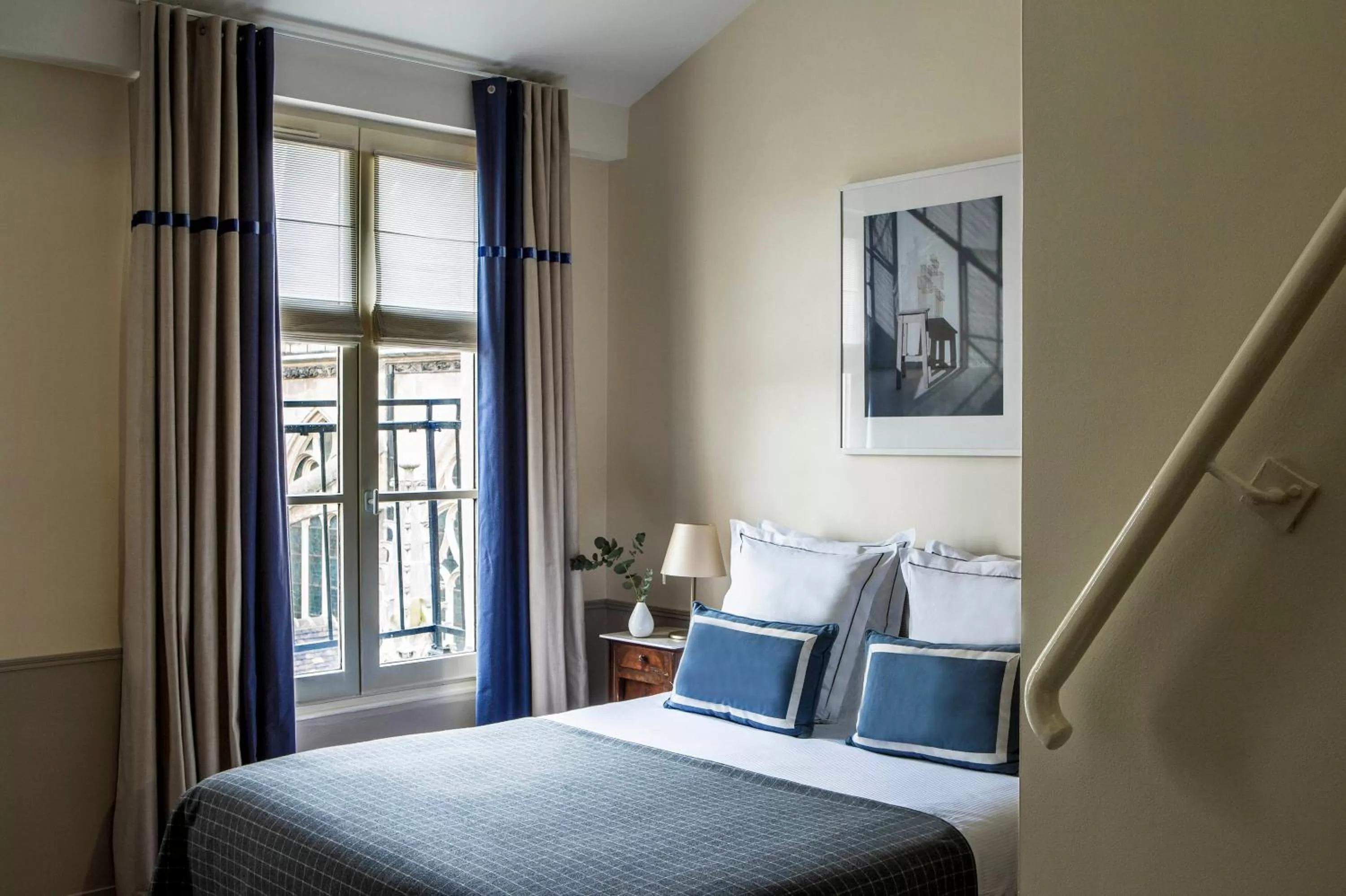 Photo of the whole room, Bed in Hôtel de la Place du Louvre - Esprit de France