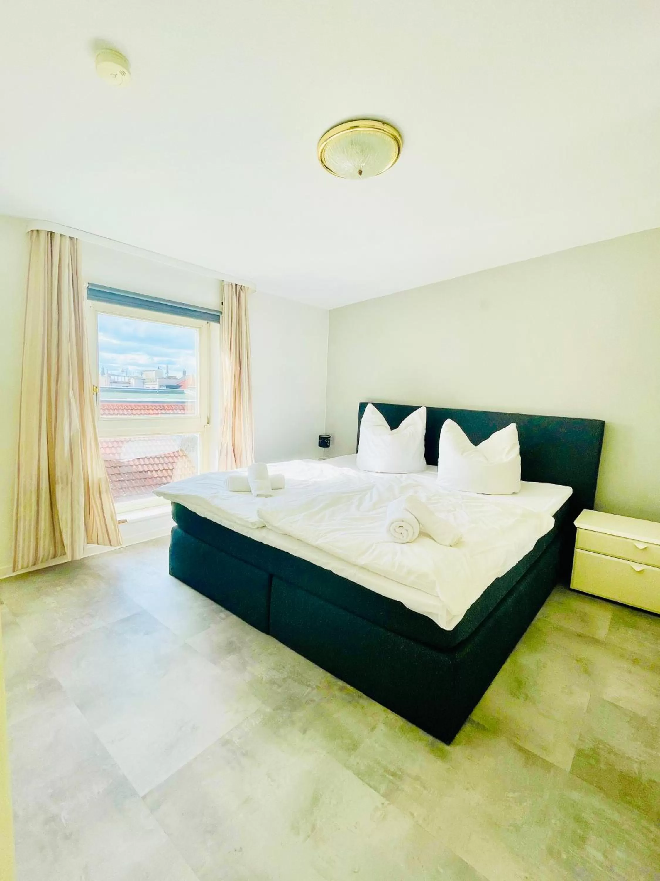 Bed in Saale, Marktplatz Zentrum, Apartmenthaus am Dom von Plant Room