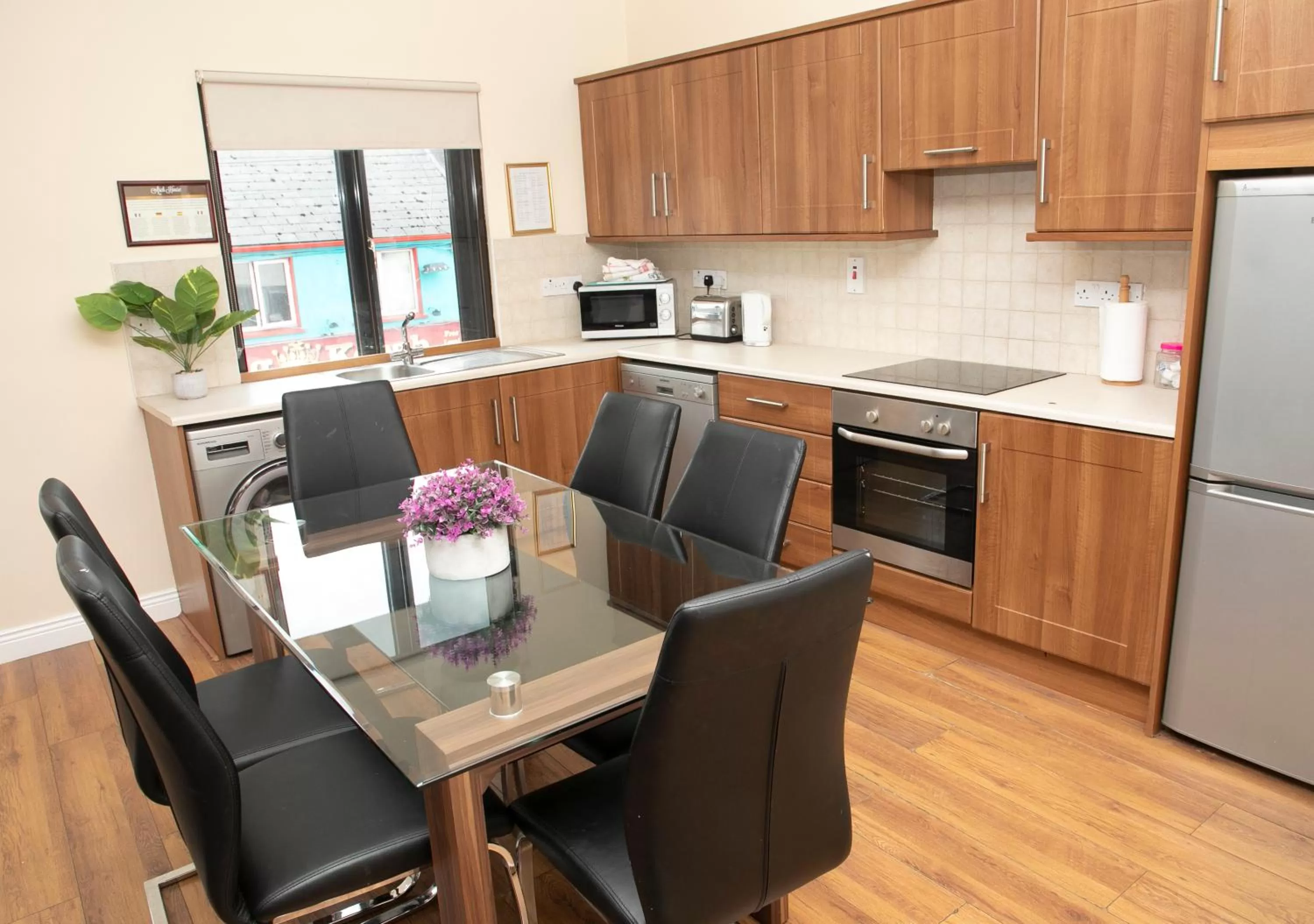 Kitchen or kitchenette in Arch House B&B & Apartments