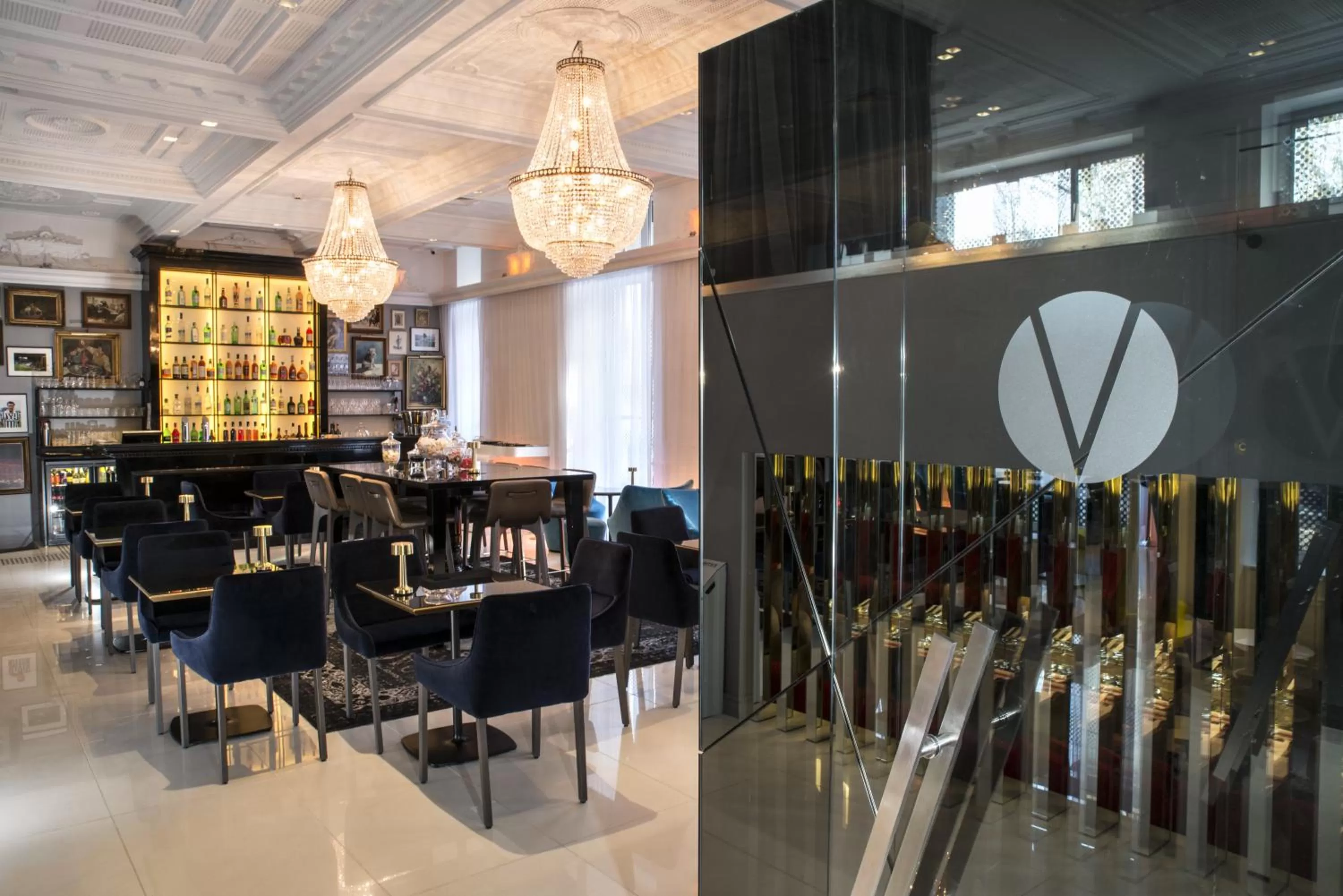 Lounge or bar in Vertigo Hotel, Dijon, a Member of Design Hotels