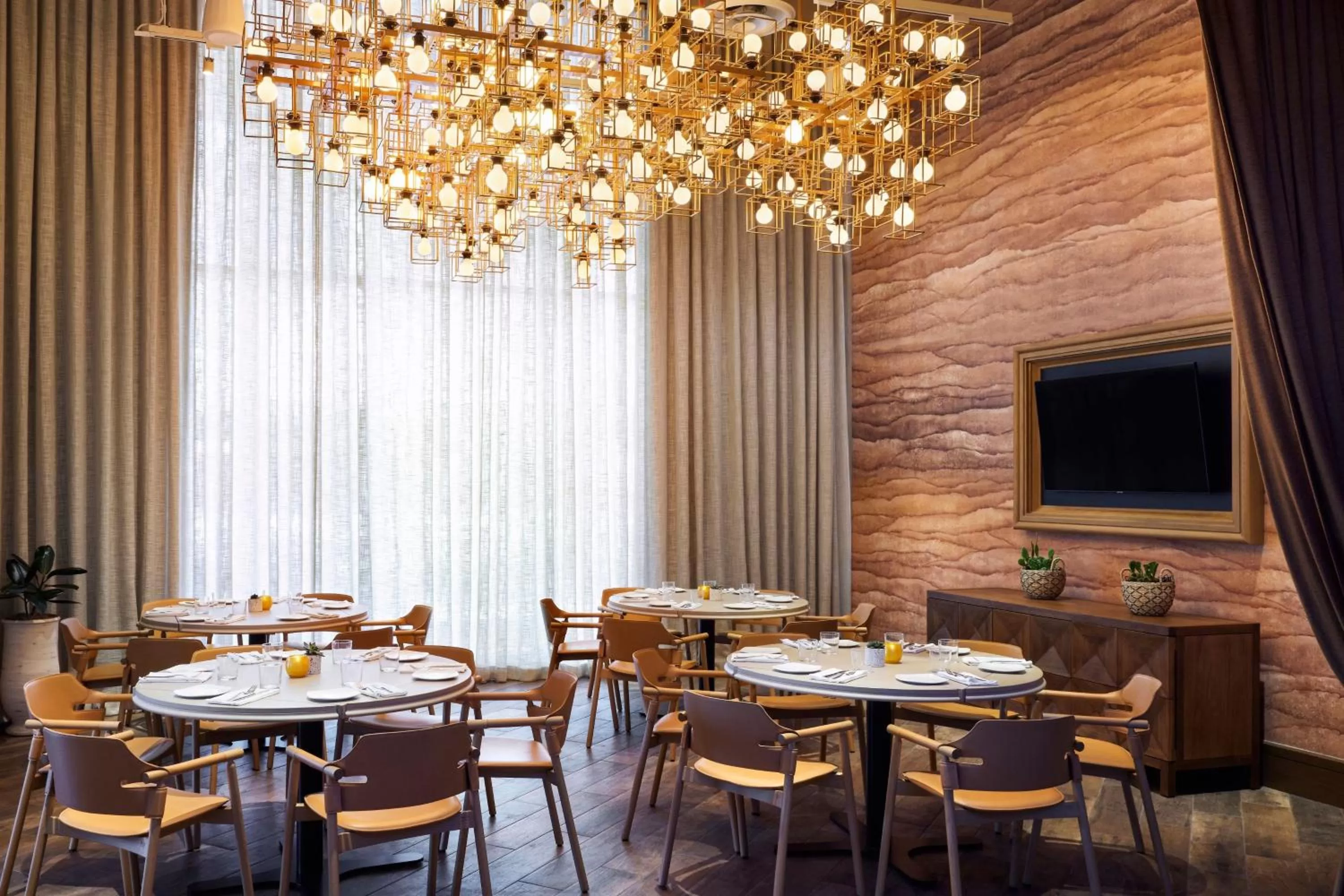 Restaurant/places to eat in Sheraton Phoenix Downtown