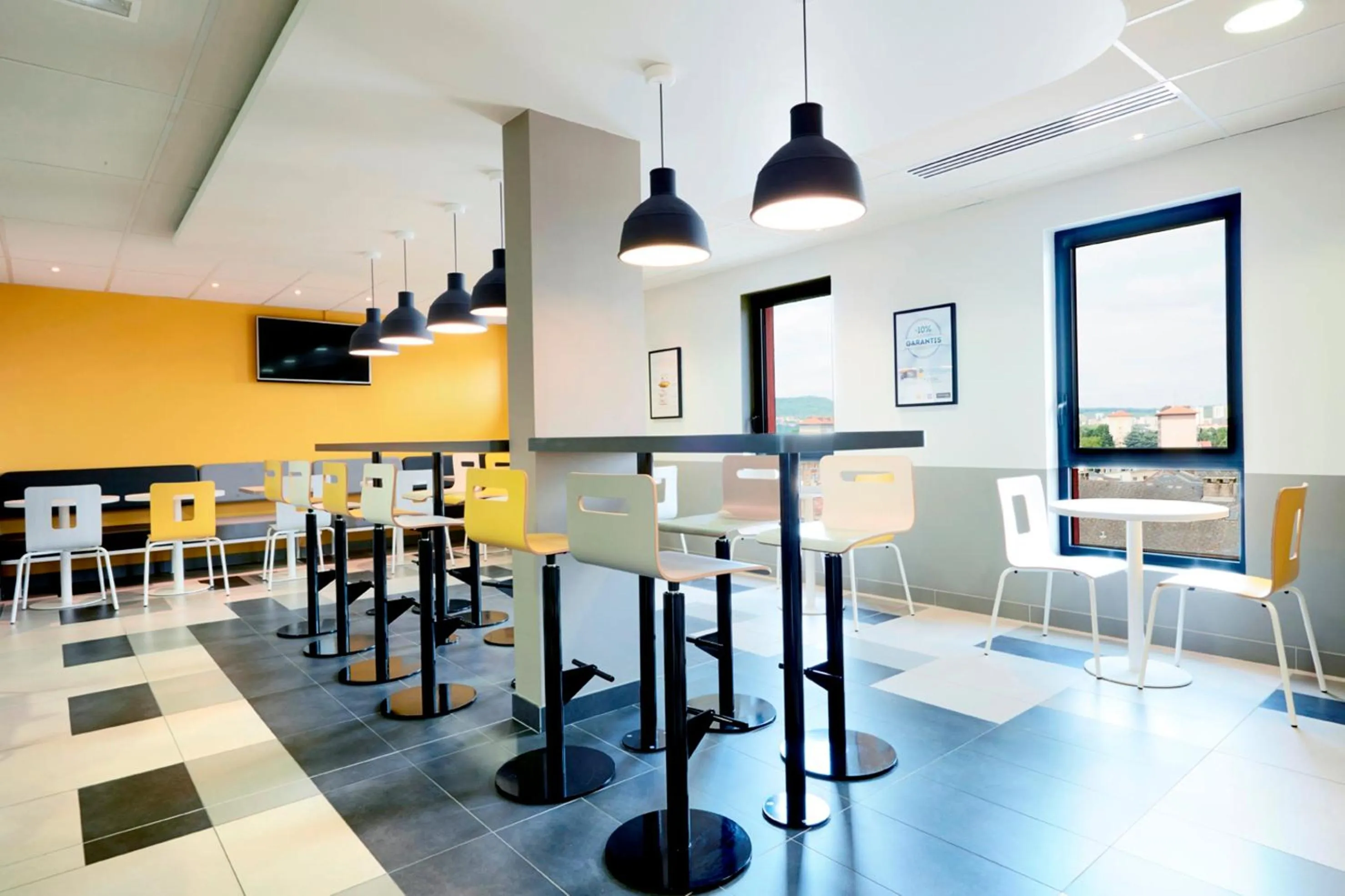 Restaurant/places to eat in Première Classe Thionville