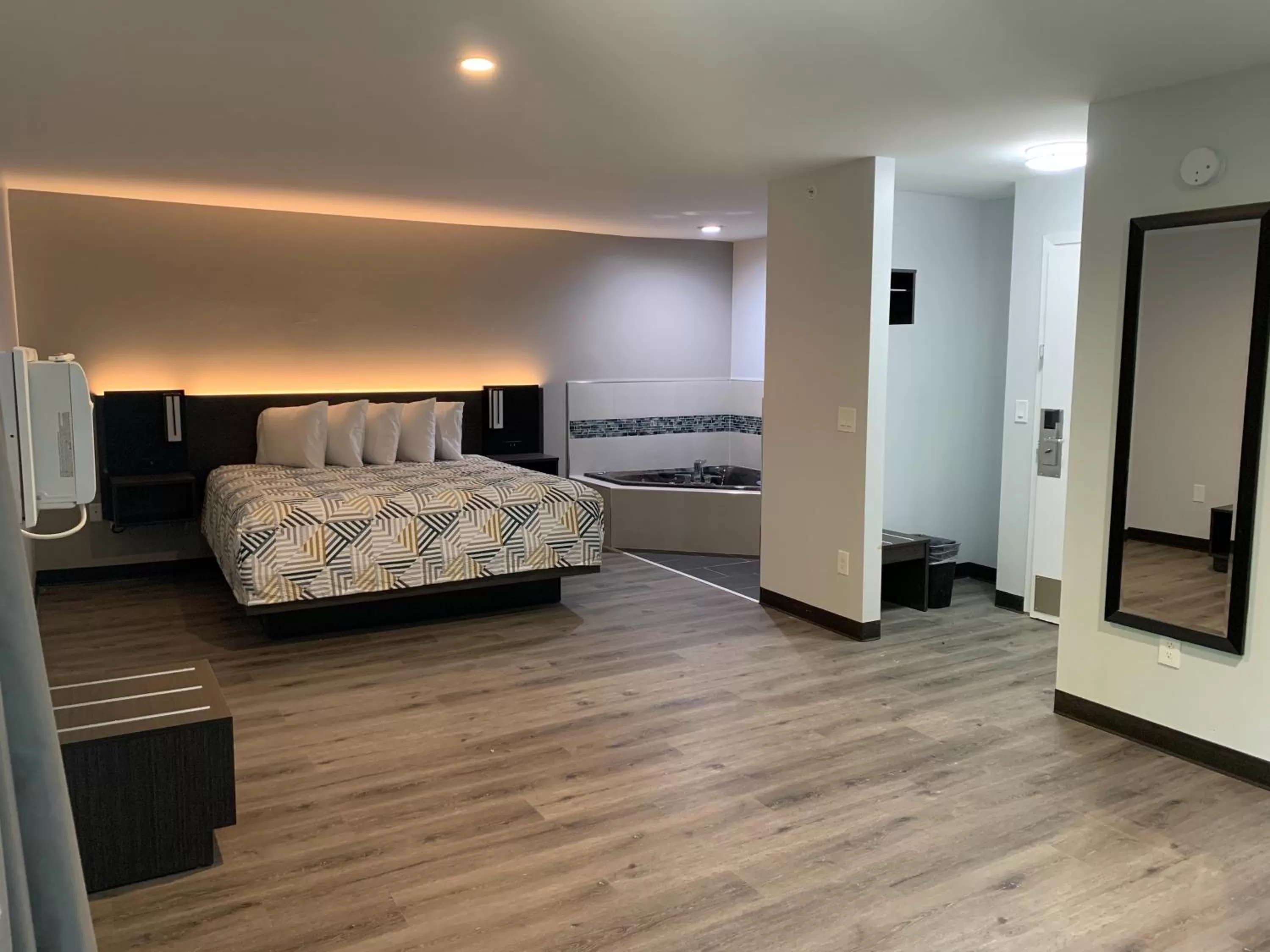 Bedroom, Bed in Studio 6 Rockford