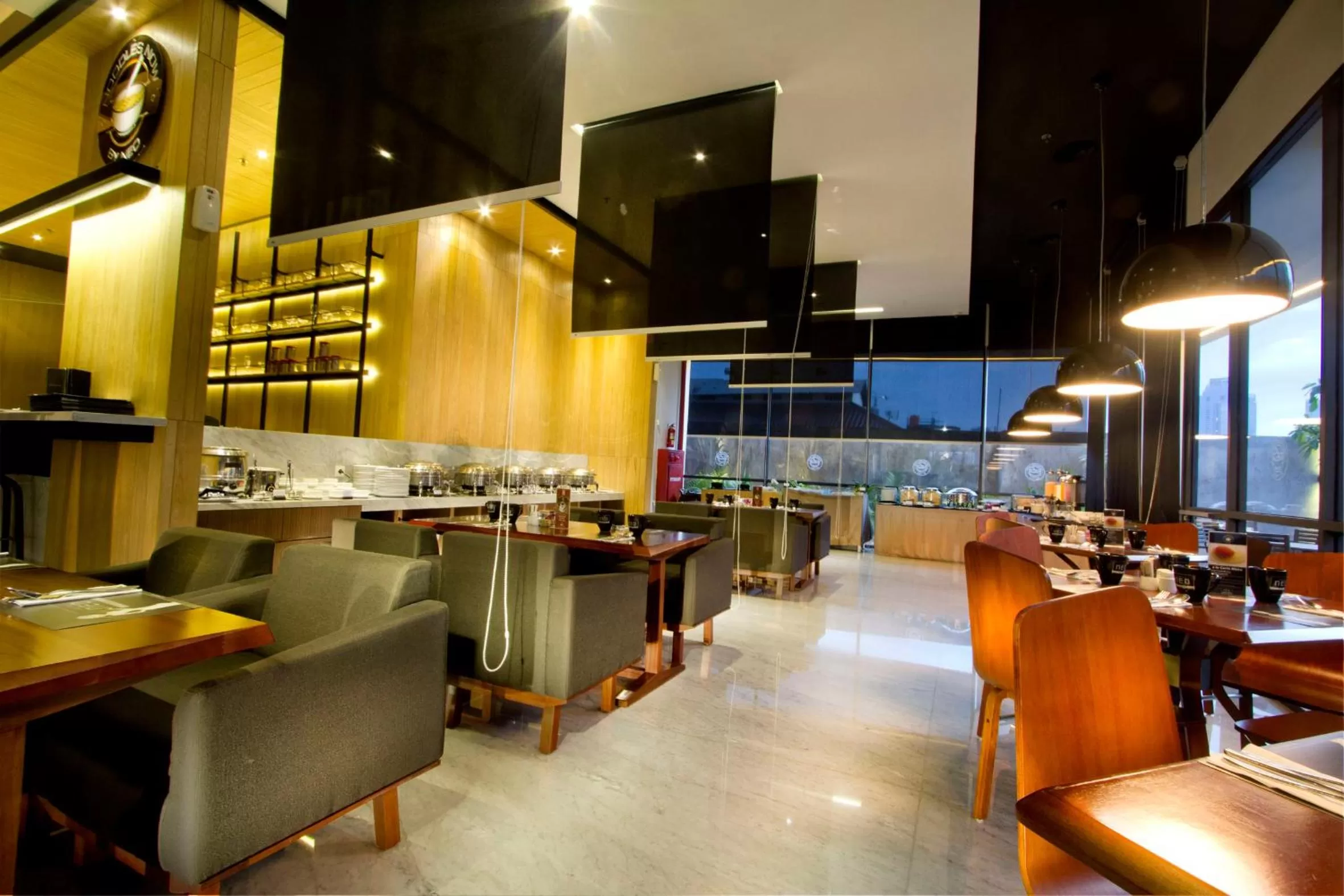 Restaurant/places to eat in Neo Hotel Tendean Jakarta by ASTON