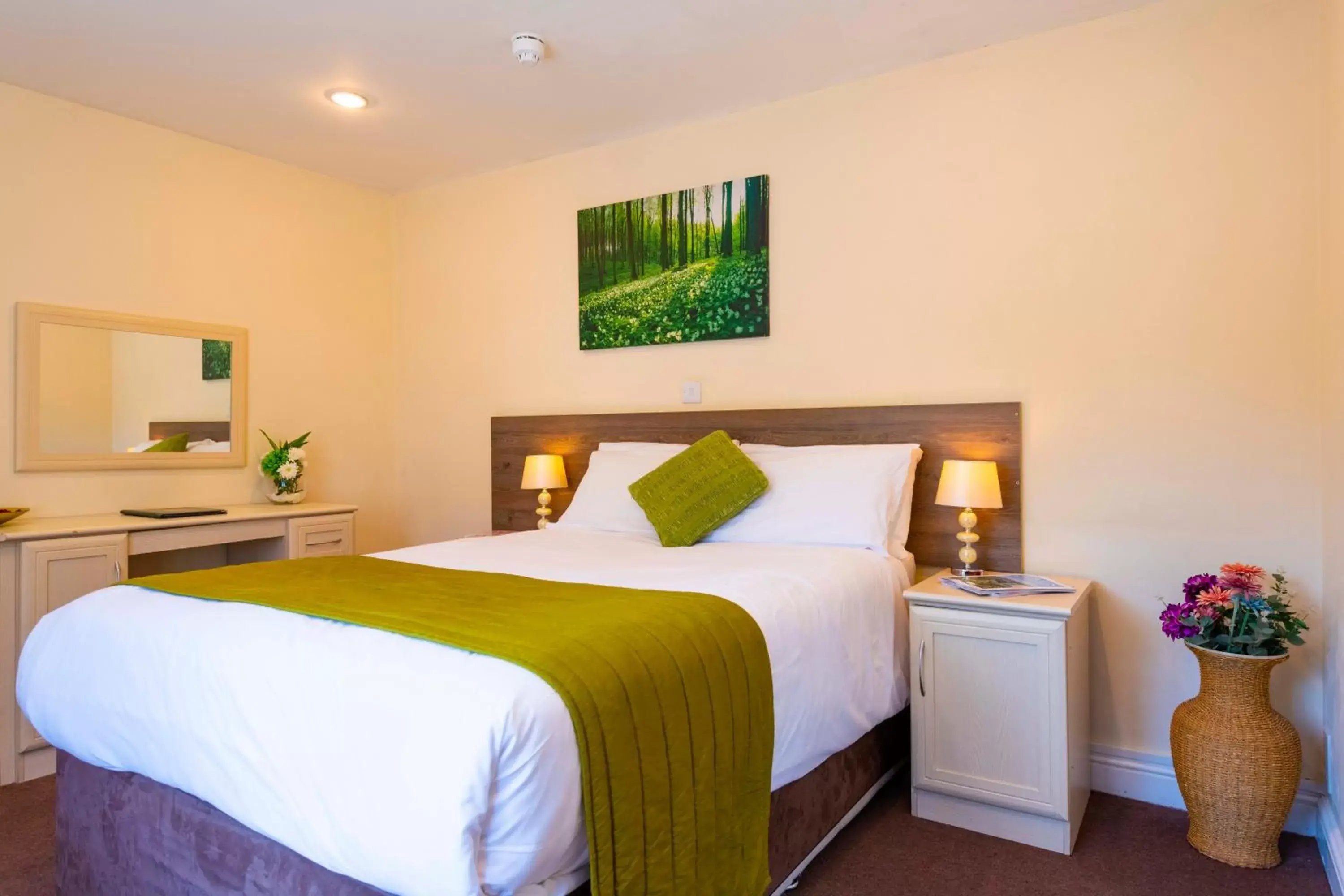 Standard Double Room in The Limes Country Lodge Hotel & Admiral Restaurant Standard Double Room in The Limes Country Lodge Hotel & Admiral Restaurant