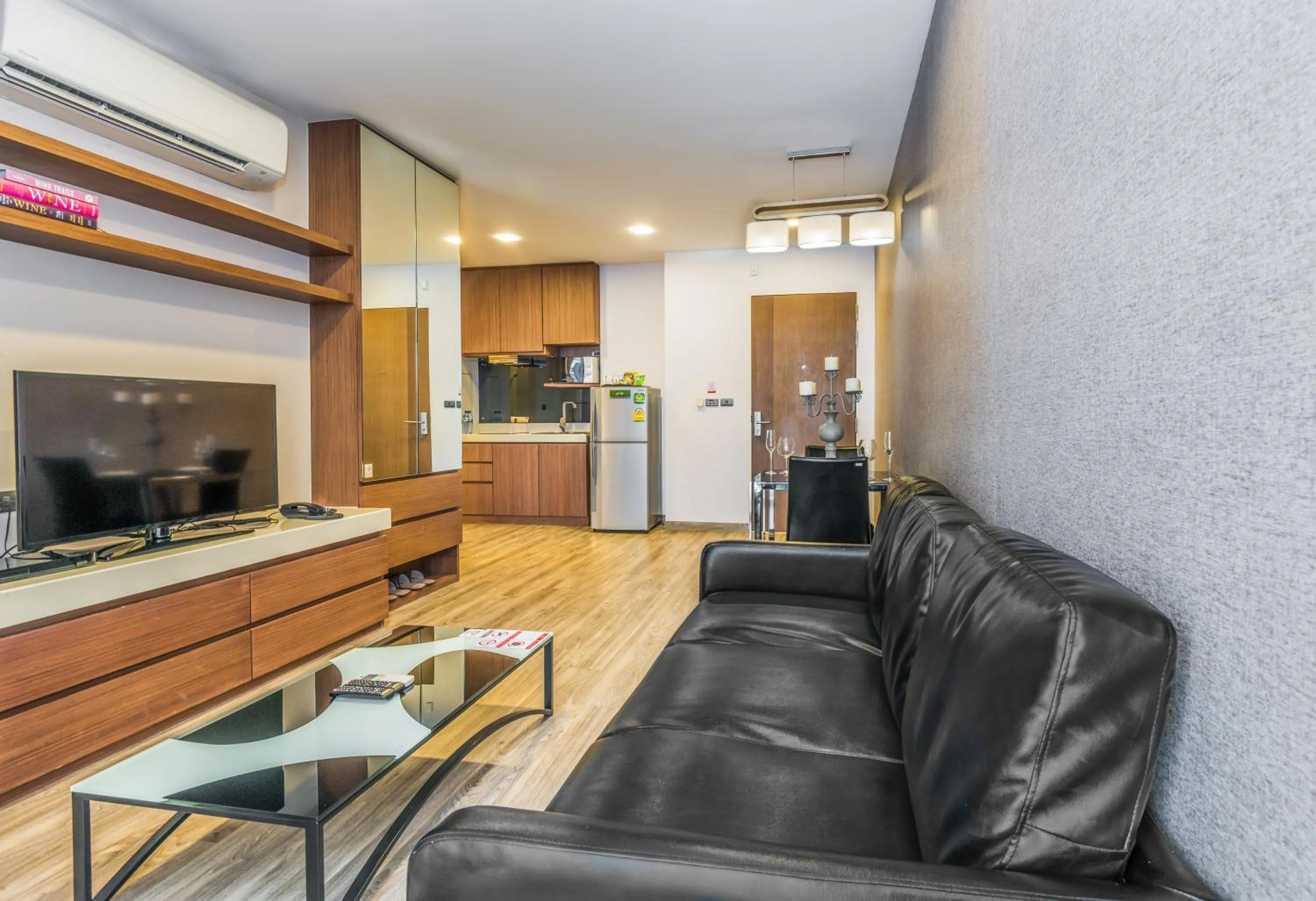 TV and multimedia in Olive Hotel Bangkok 64