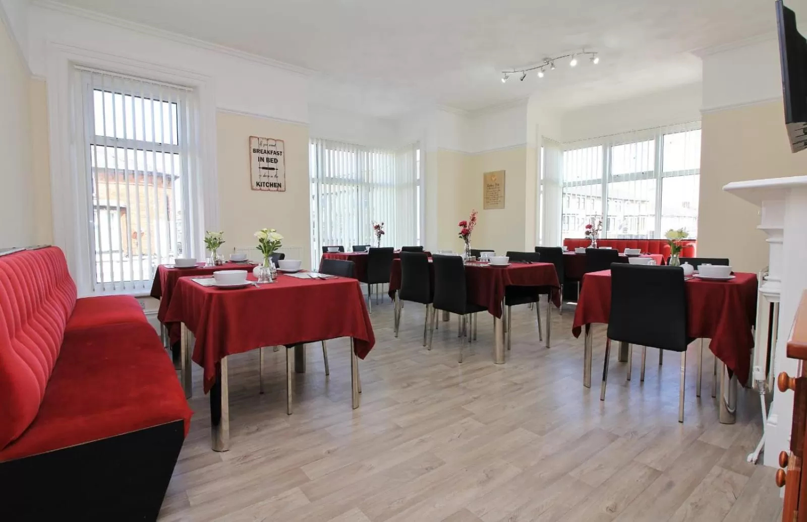 Restaurant/places to eat in Bayswater House