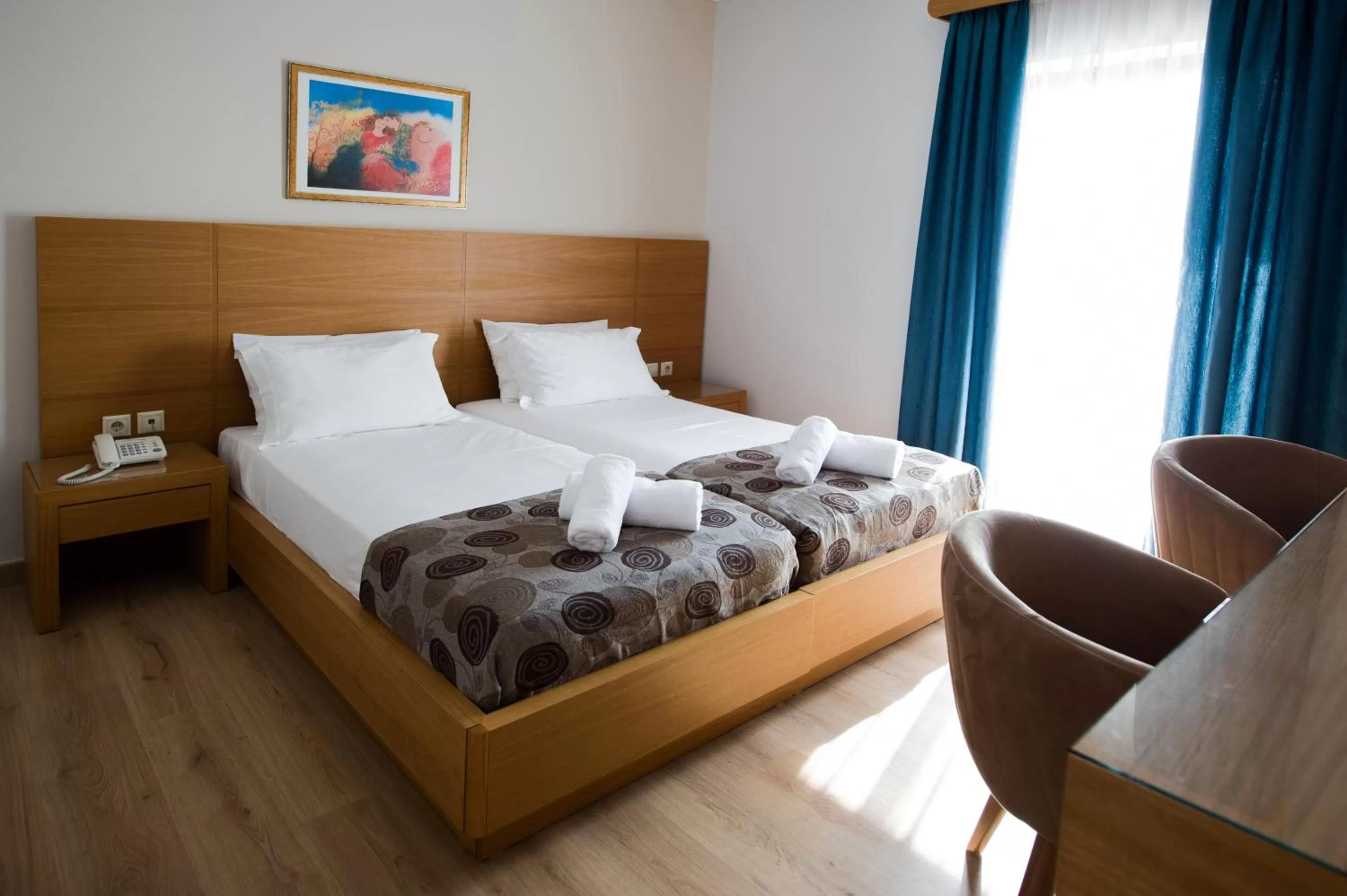 Photo of the whole room, Bed in Olympion