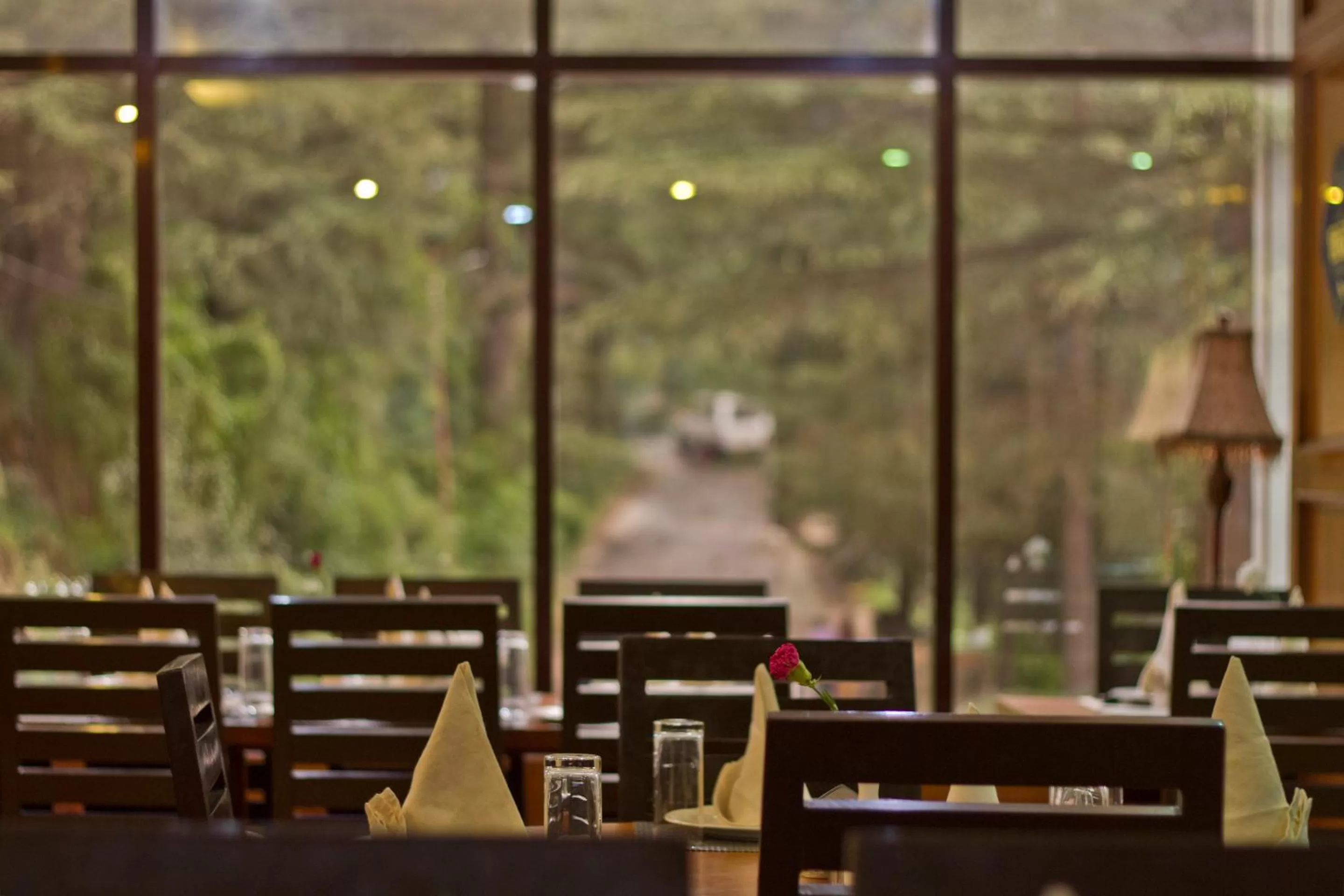 Restaurant/places to eat in Hotel Broadways Inn