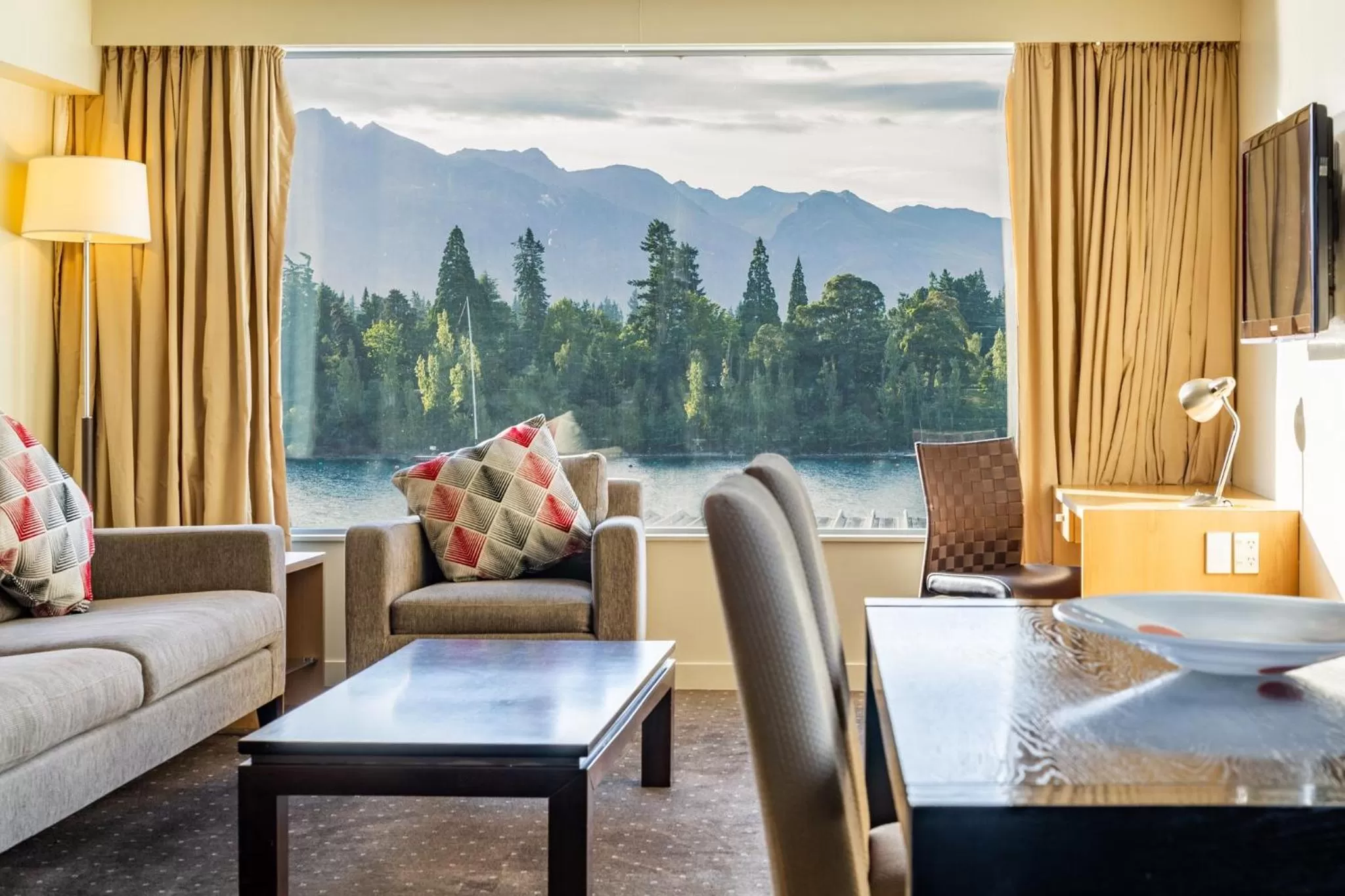 Photo of the whole room in Crowne Plaza Queenstown by IHG