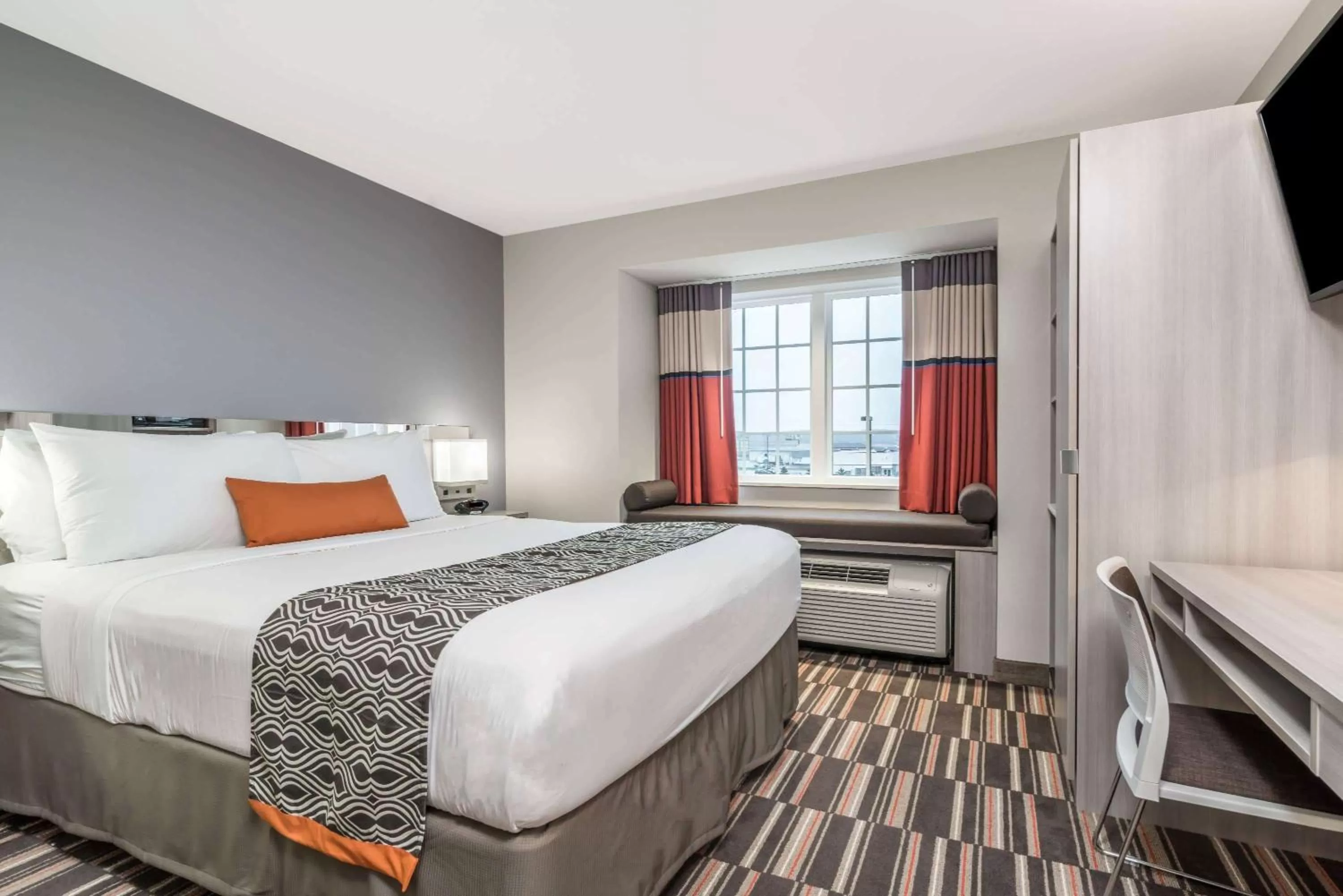 Queen Room - Non-Smoking in Spark by Hilton Rochester South