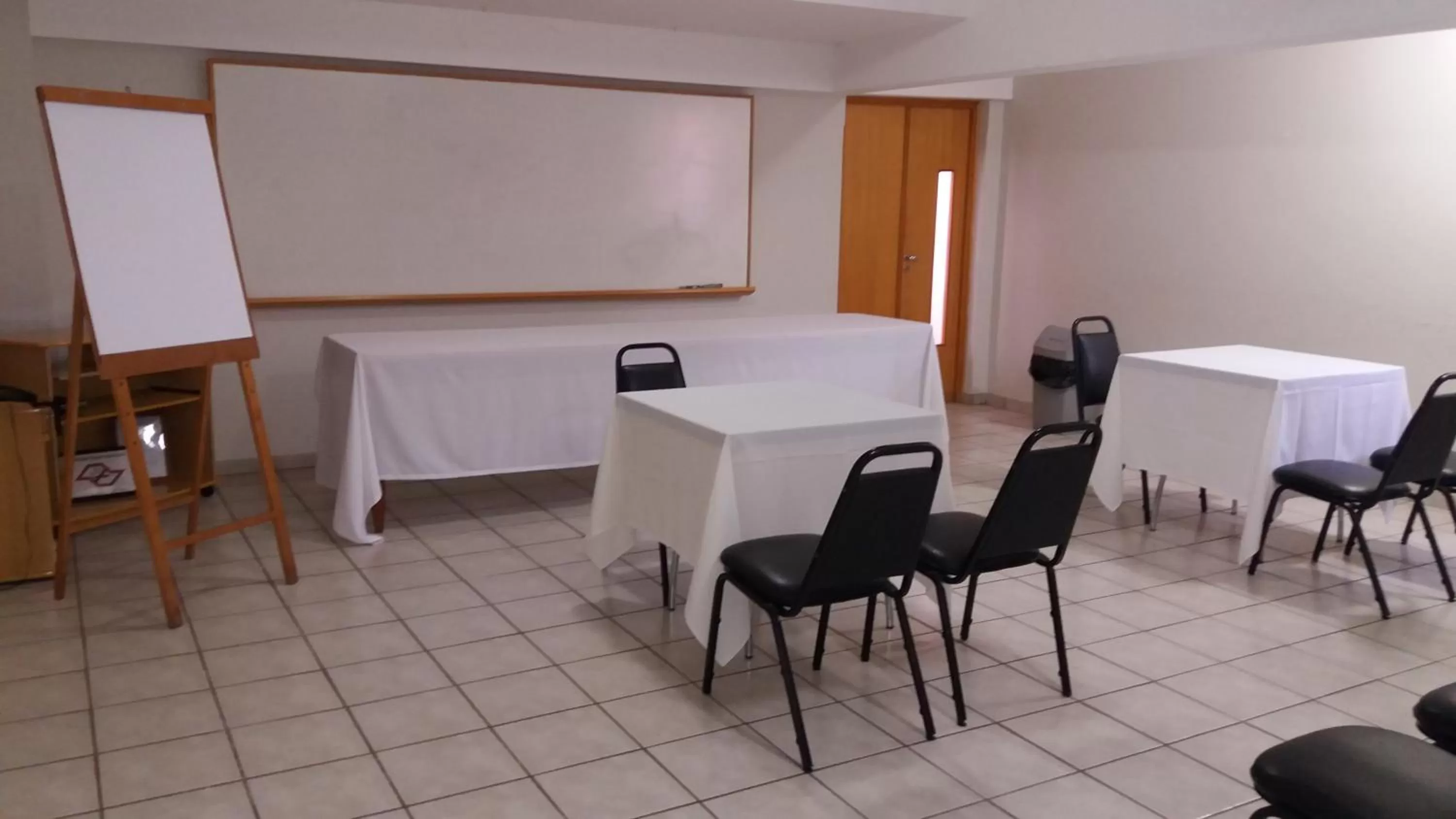 Business facilities in Jales Center Hotel