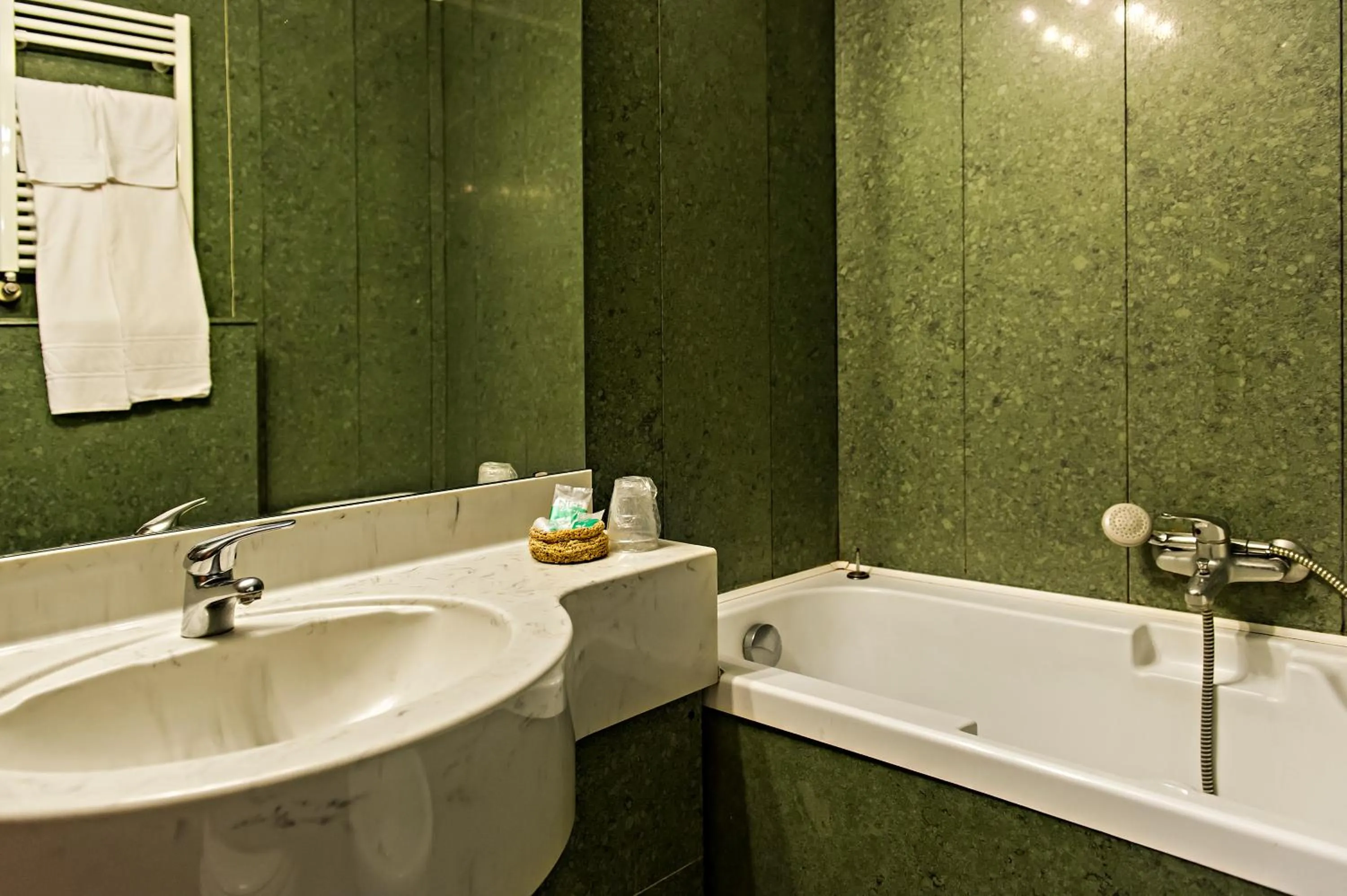 Bathroom in Hotel Cinzia Ristorante Christian e Manuel