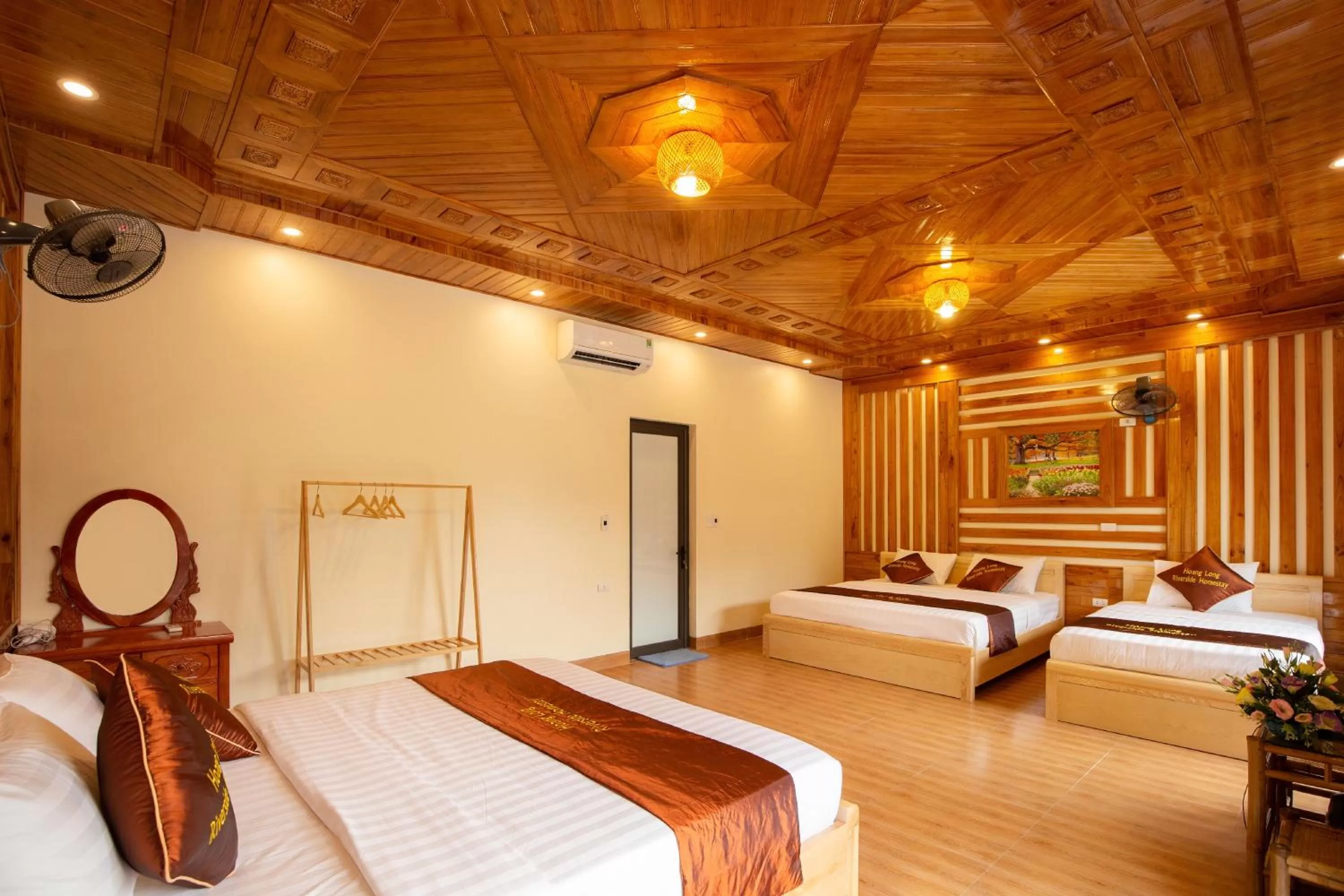 HoangLong Riverside Homestay