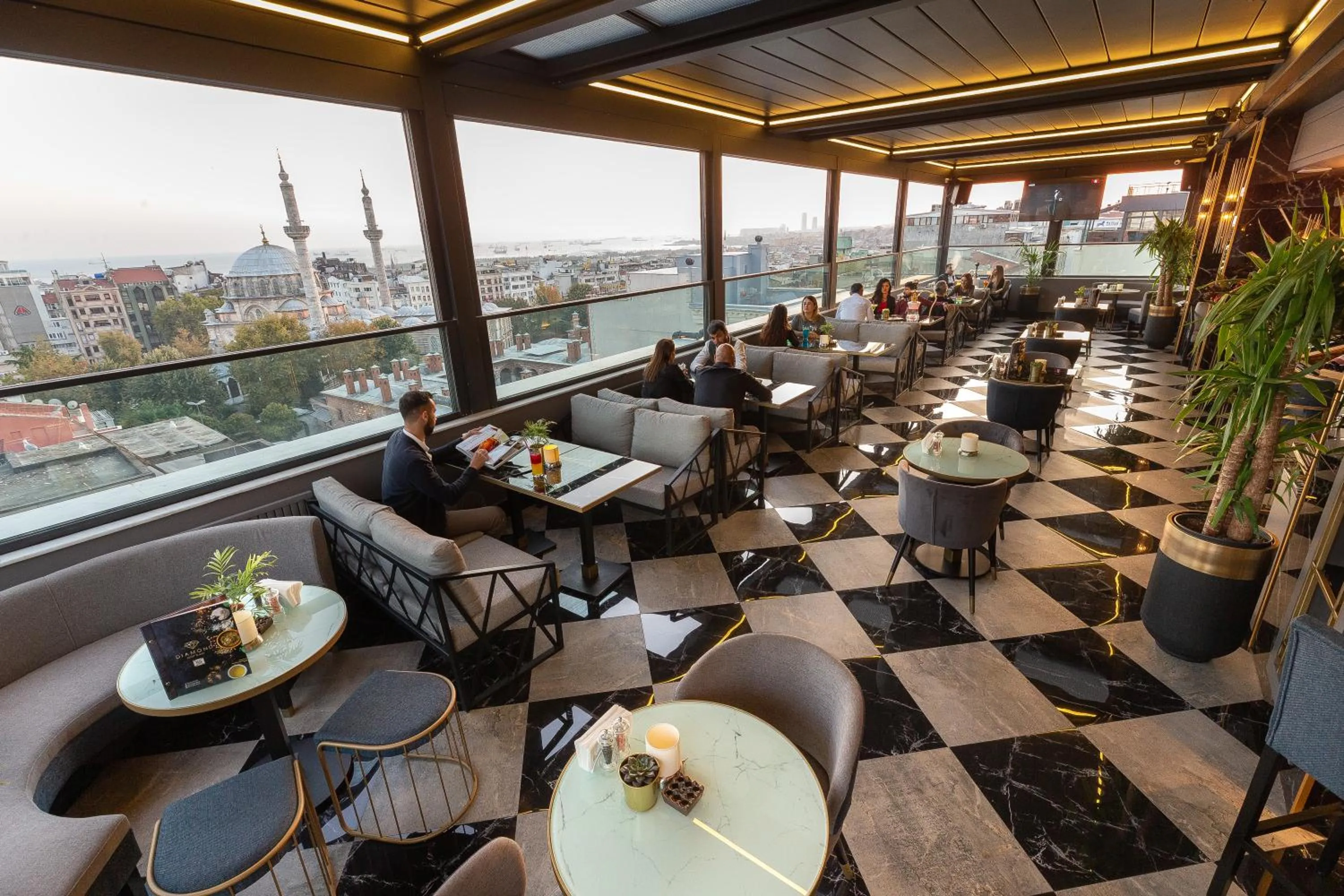 Lounge or bar in Grand Washington Hotel