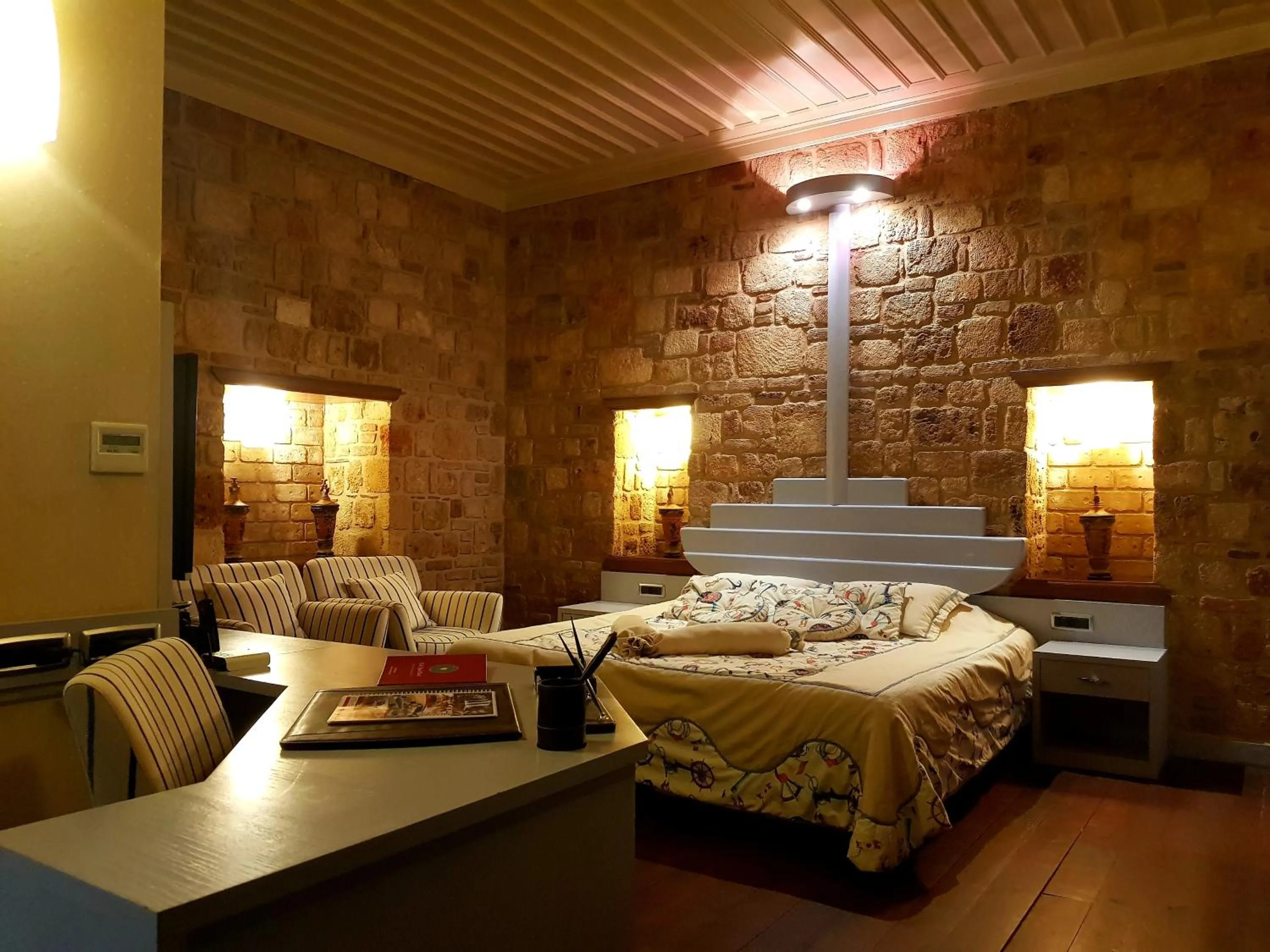 Photo of the whole room, Bed in Eski Masal Hotel - Special Class