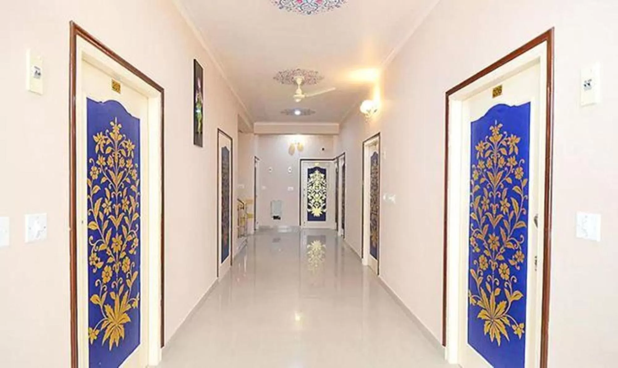 Lobby or reception in FabHotel Stay Bridge